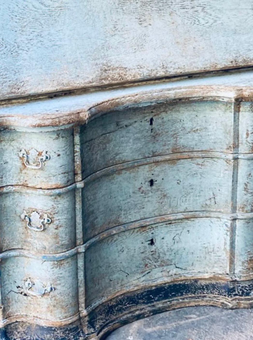 Secrétaire français ancien de style « Commode de Scriban » peint en bleu 3