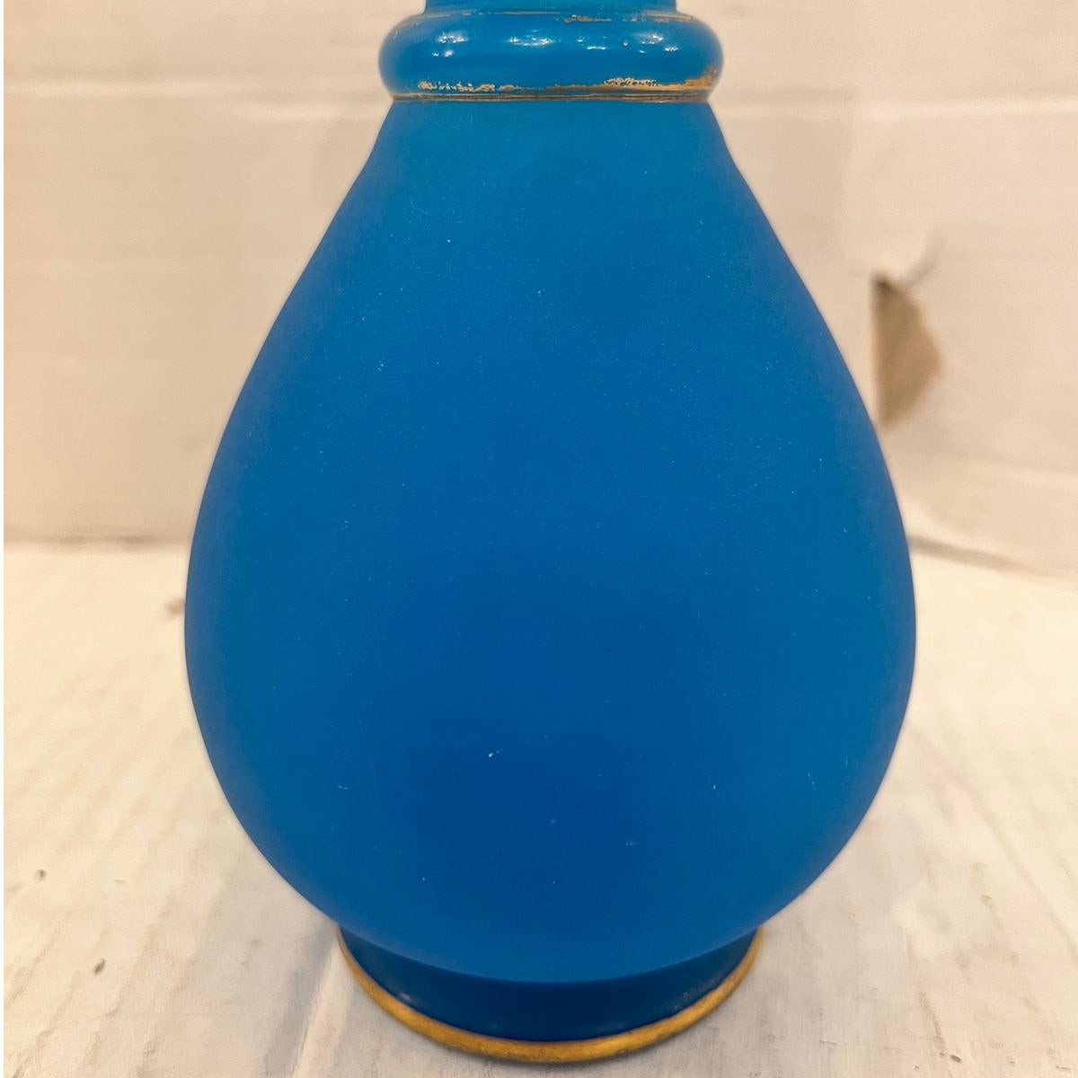 Doré Vase bleu français ancien en vente