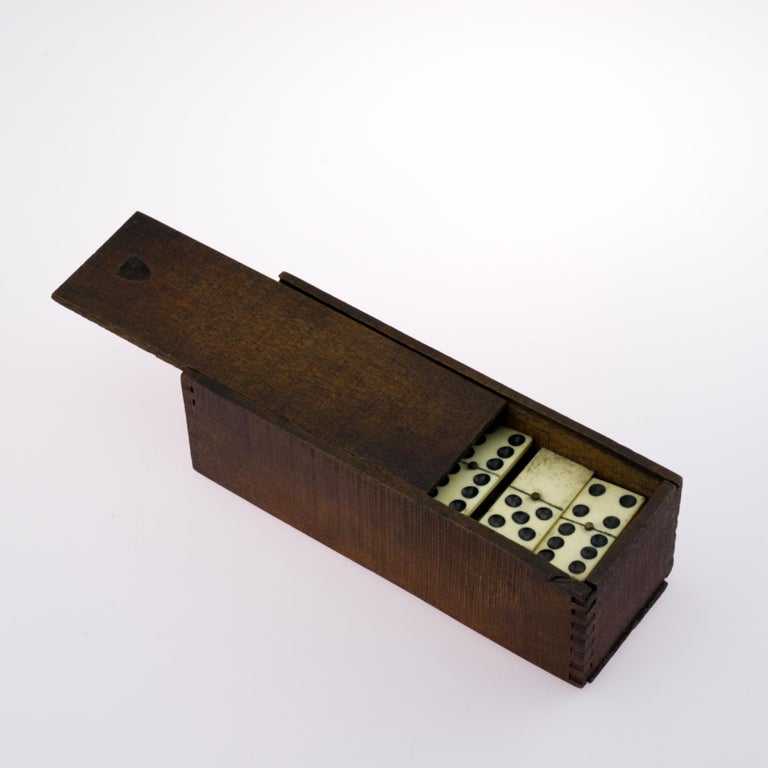 Jeu de dominos en os, Dans sa Boîte En Os - Travail De Ponto