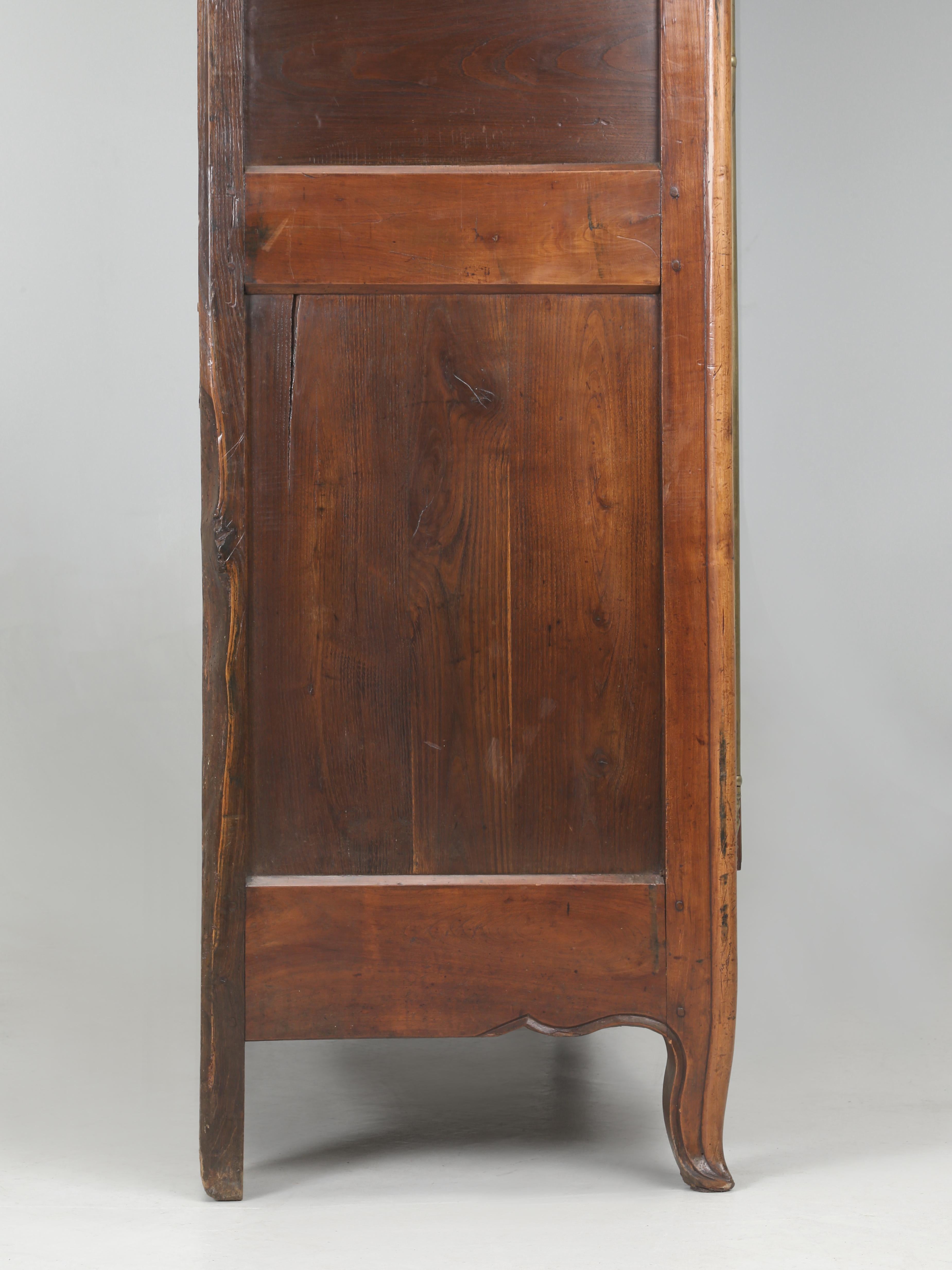 Armoire française ancienne en merisier à chevrons et motif d'huître, c1800 en vente 4