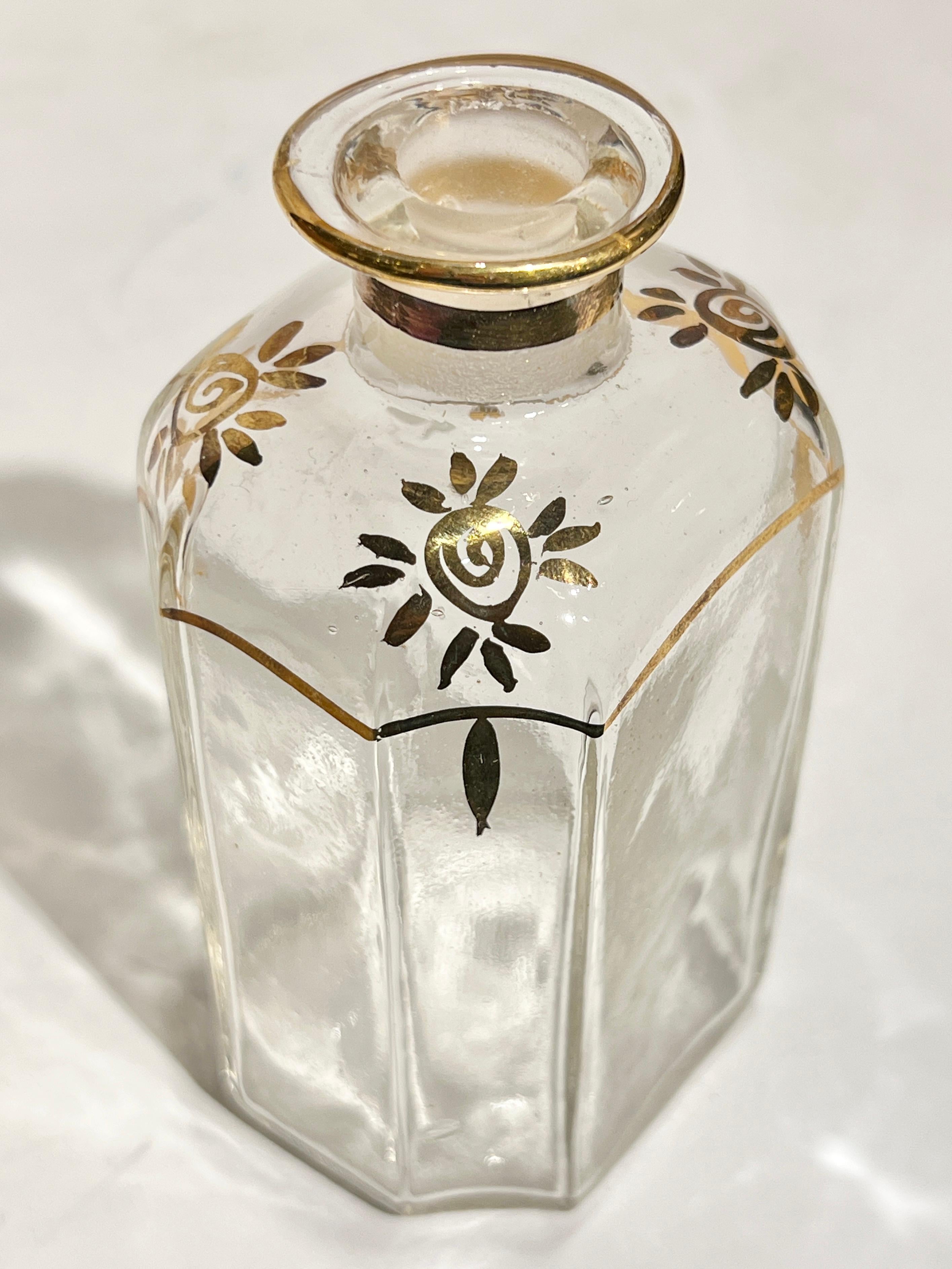 Antique French Form Liquor Tantalus Decanter and Glassware Set en vente 4