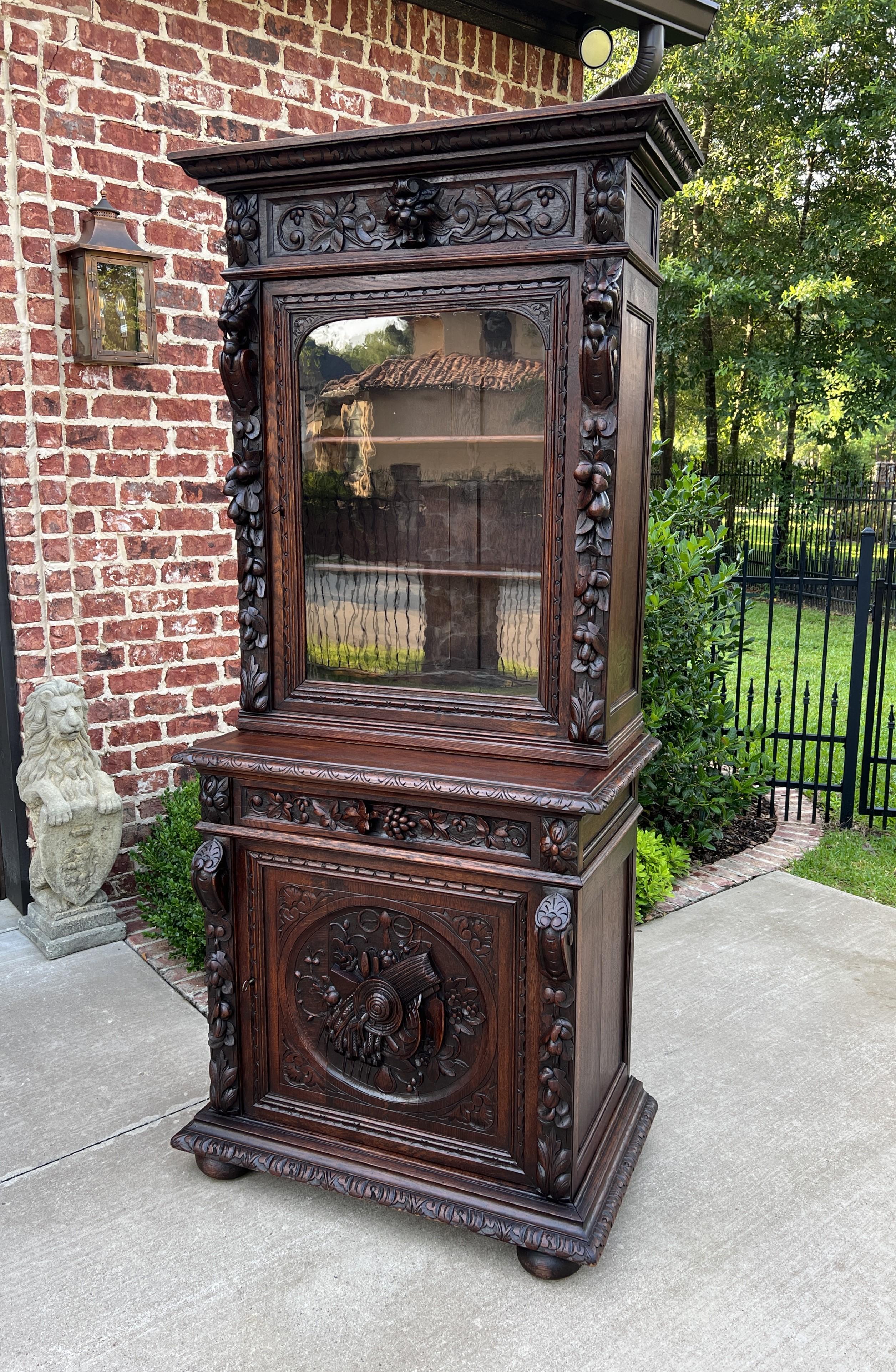 Antique French Bookcase Hunt Cabinet Display Buffet Black Forest Oak 19th C In Good Condition For Sale In Tyler, TX