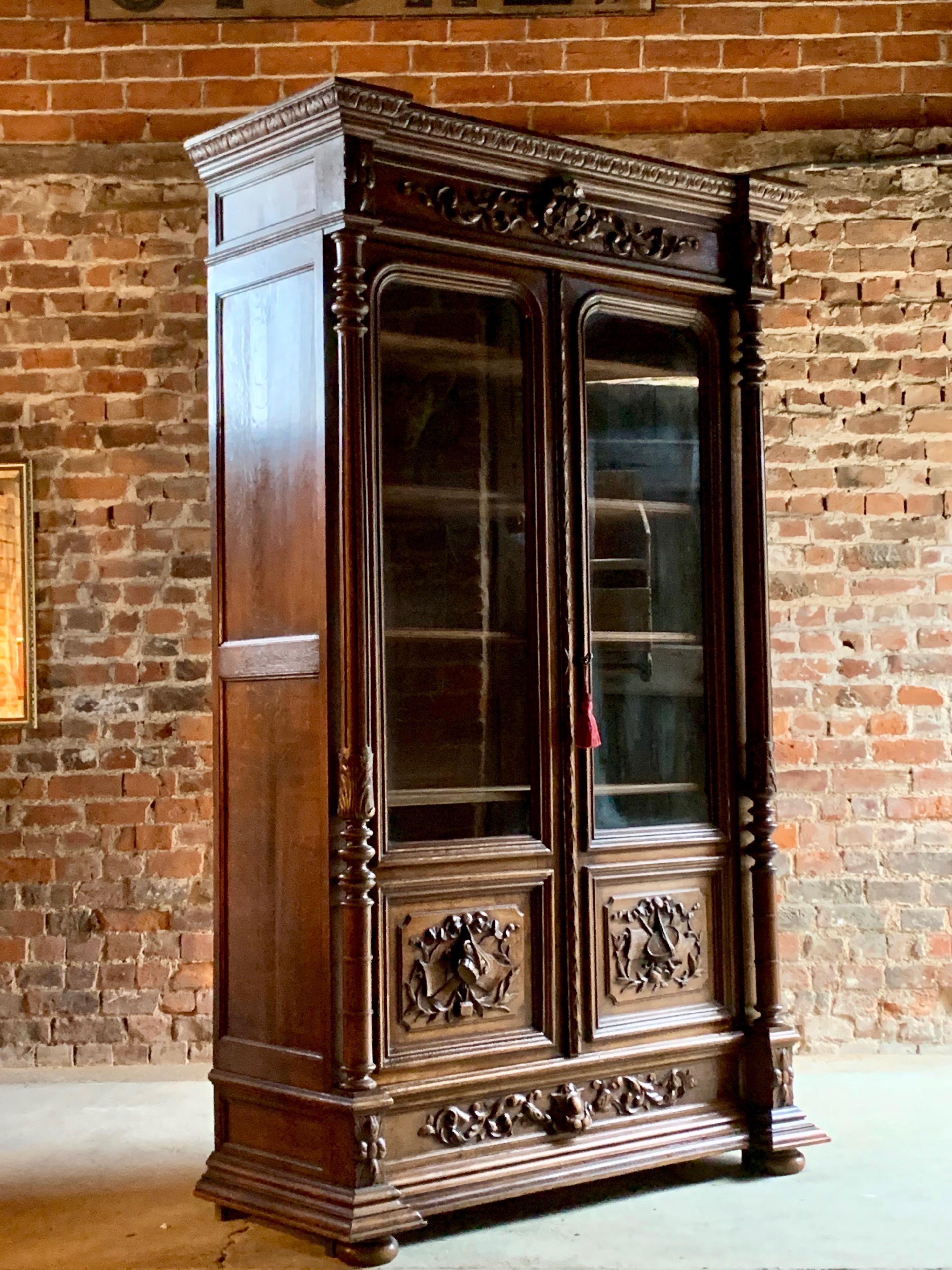Antique French Bookcase Vitrine Heavily Carved Solid Oak, circa 1890 4