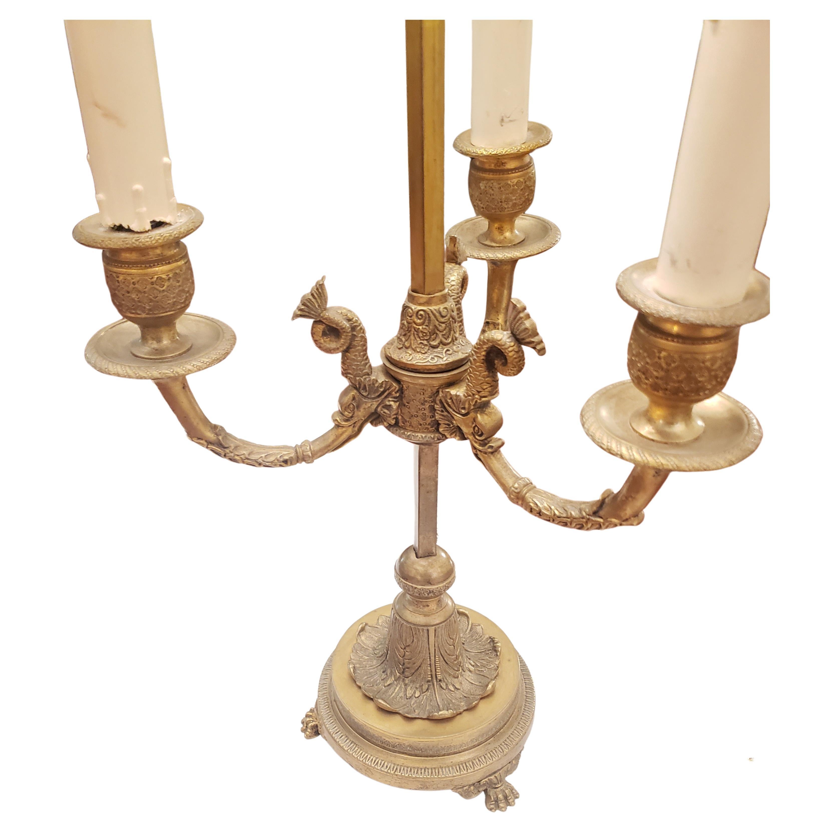 Neoclassical Antique French Bouillotte Bronze and Painted Tole Shade Table Lamp, Circa 1930s For Sale