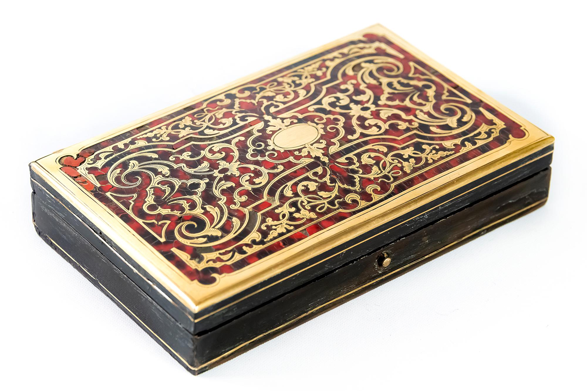 Antique French boulle marquetry box.
The wooden box is decorated with inlaid brass and tortoiseshell.
Opens with brass push button.

  