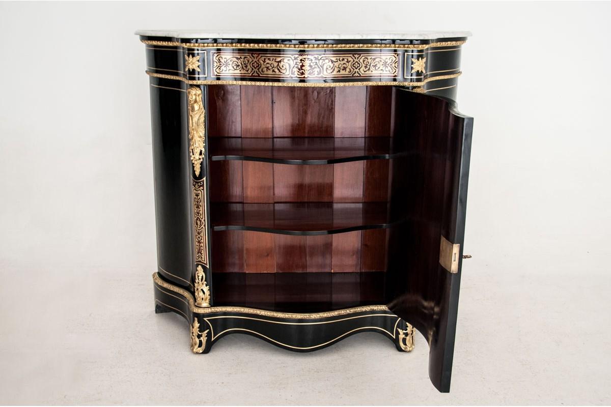 After restoration 19th century French Boulle serpentine fronted credenza, having shaped glazed doors with shelves within. The door decorated with brass inlay and a classical figure in the middle of the raised oval panel, gilded ormolu mounts.