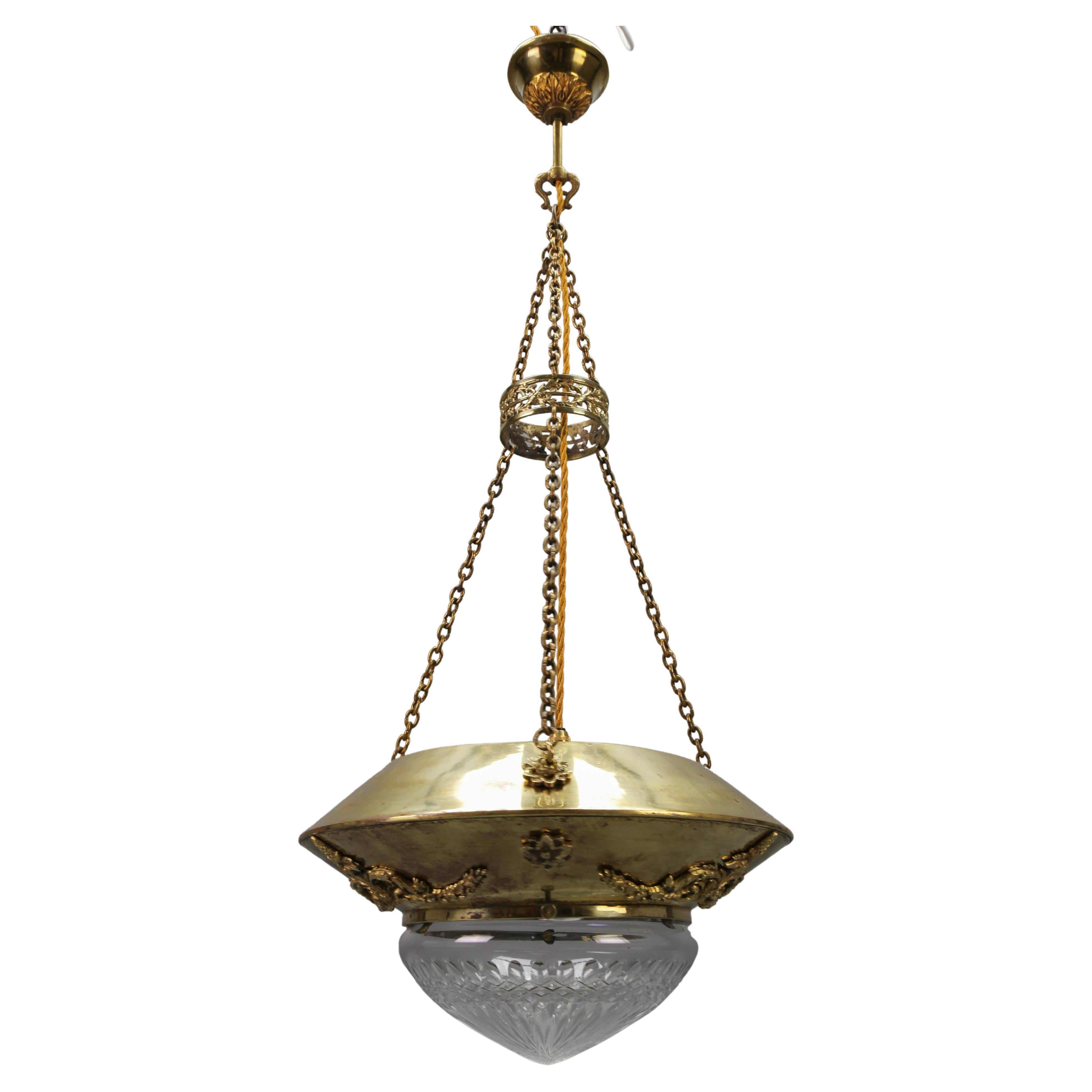 Lampe à suspension française d'antiquités en laiton et bronze avec abat-jour en verre taillé, vers 1900