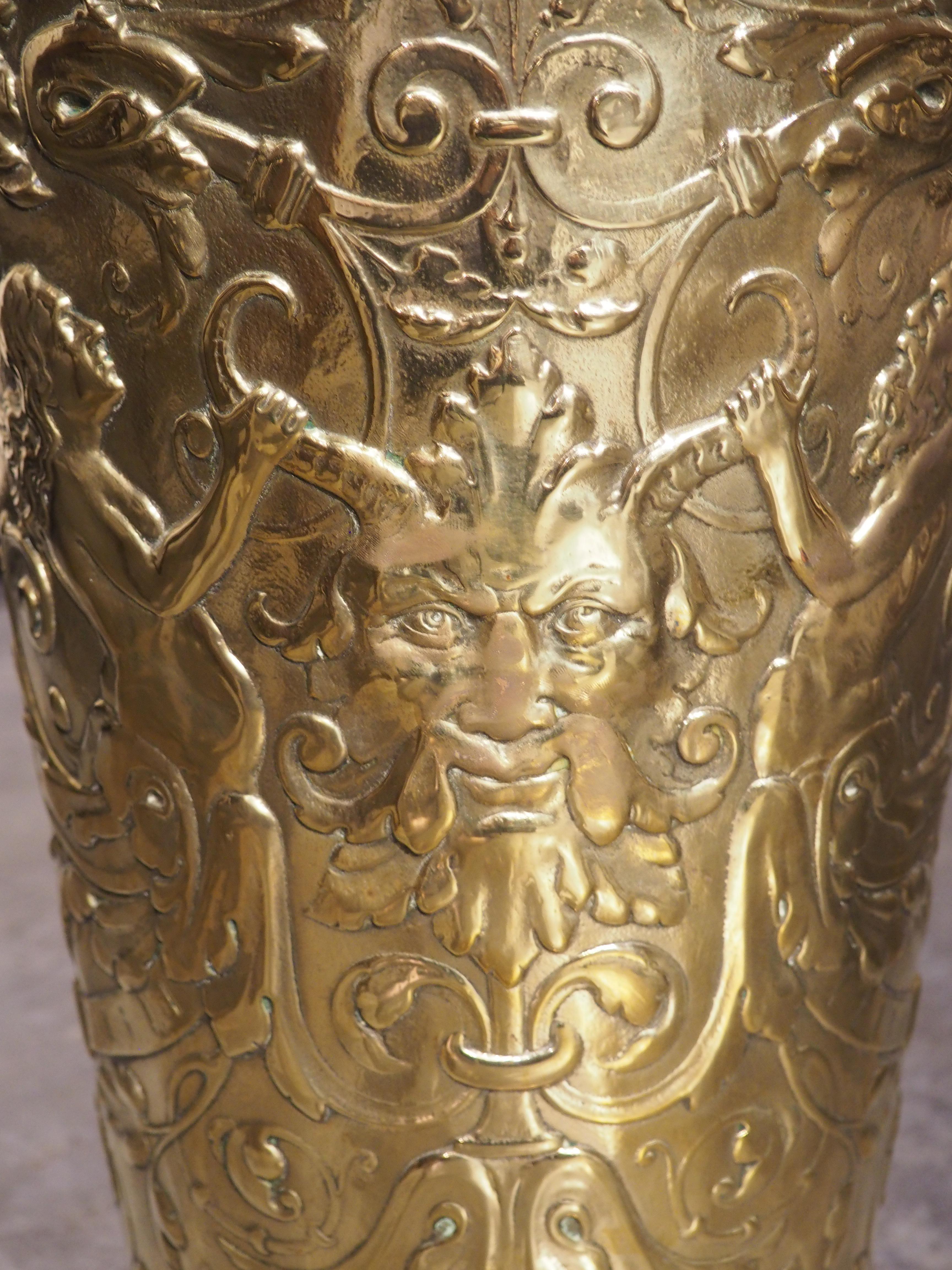 Antique French Hotte da cerimonia in ottone e rame, fine Ottocento In condizioni buone in vendita a Dallas, TX