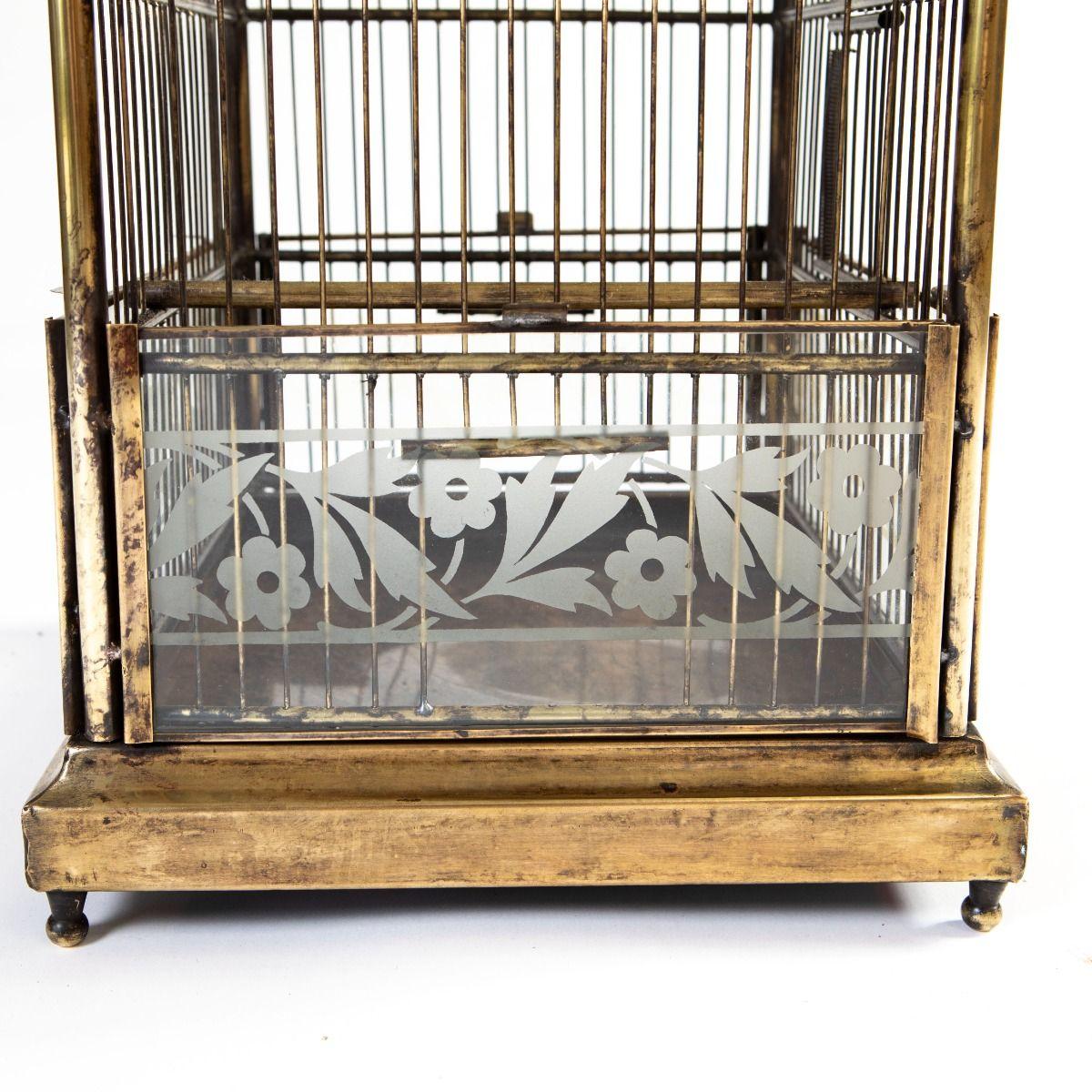 Antique French Birdcage en laiton et verre avec panneaux floraux en vente 5