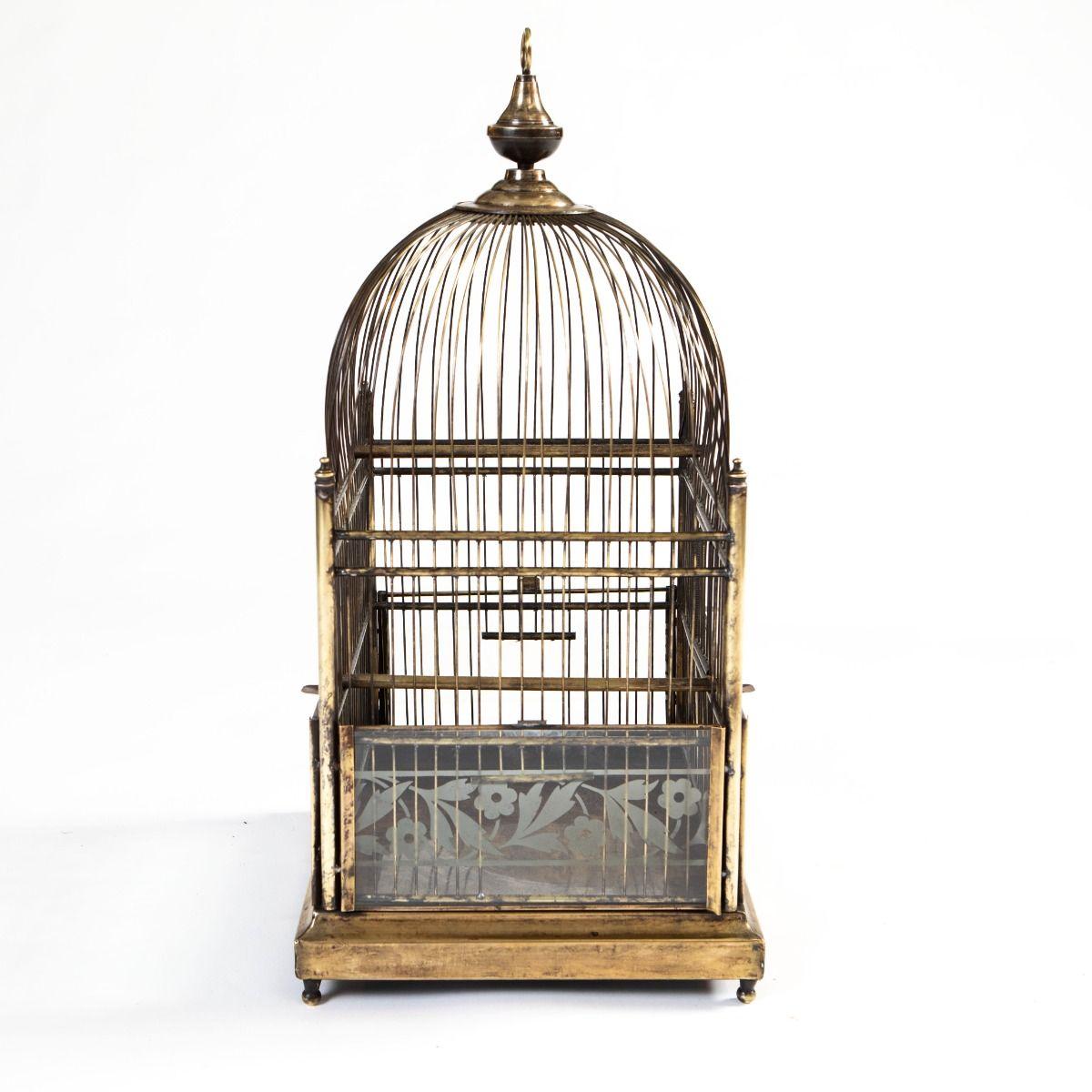 Français Antique French Birdcage en laiton et verre avec panneaux floraux en vente
