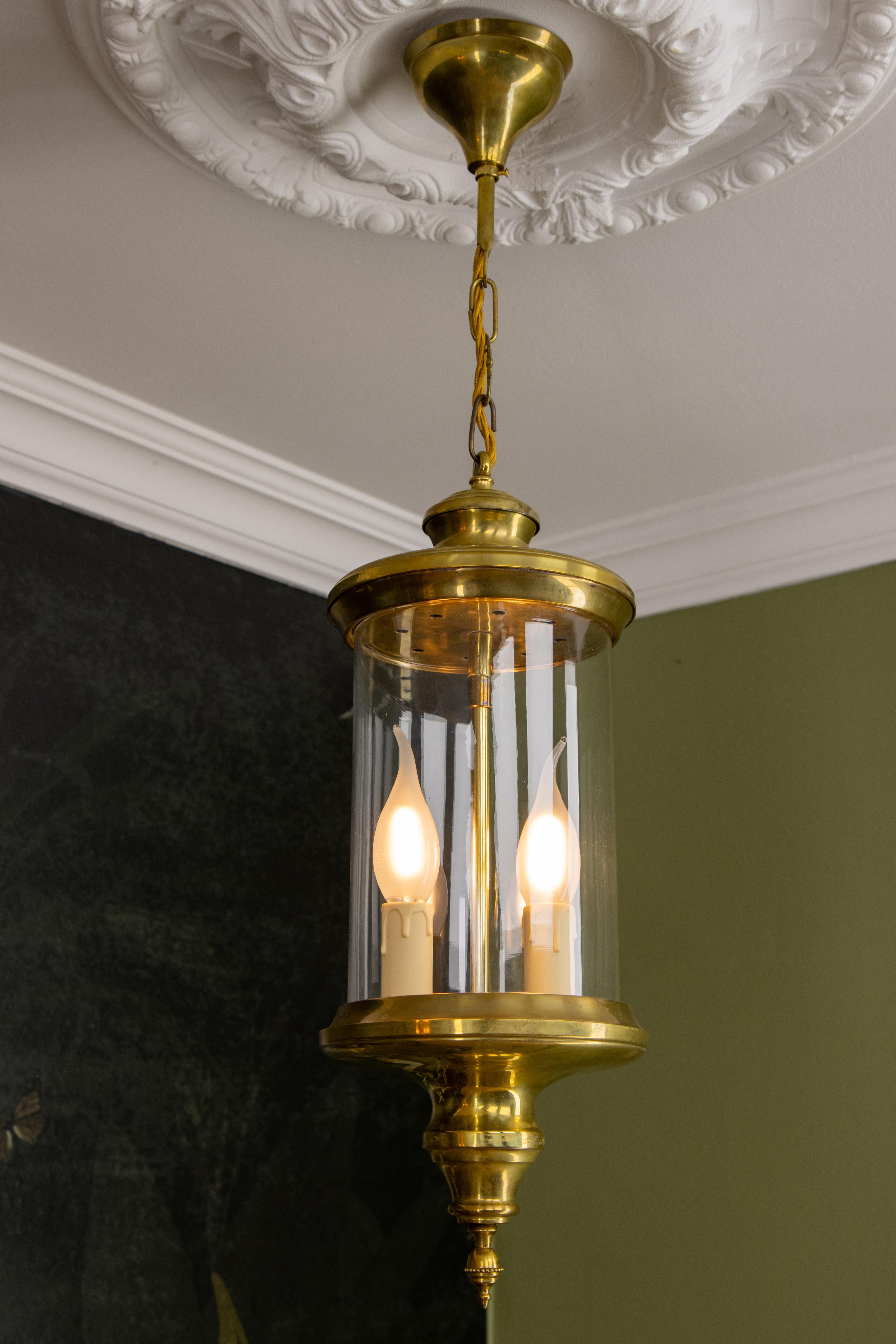 Antiguo farol francés de latón y cristal, colgante de dos luces de estilo Art Nouveau Francés en venta