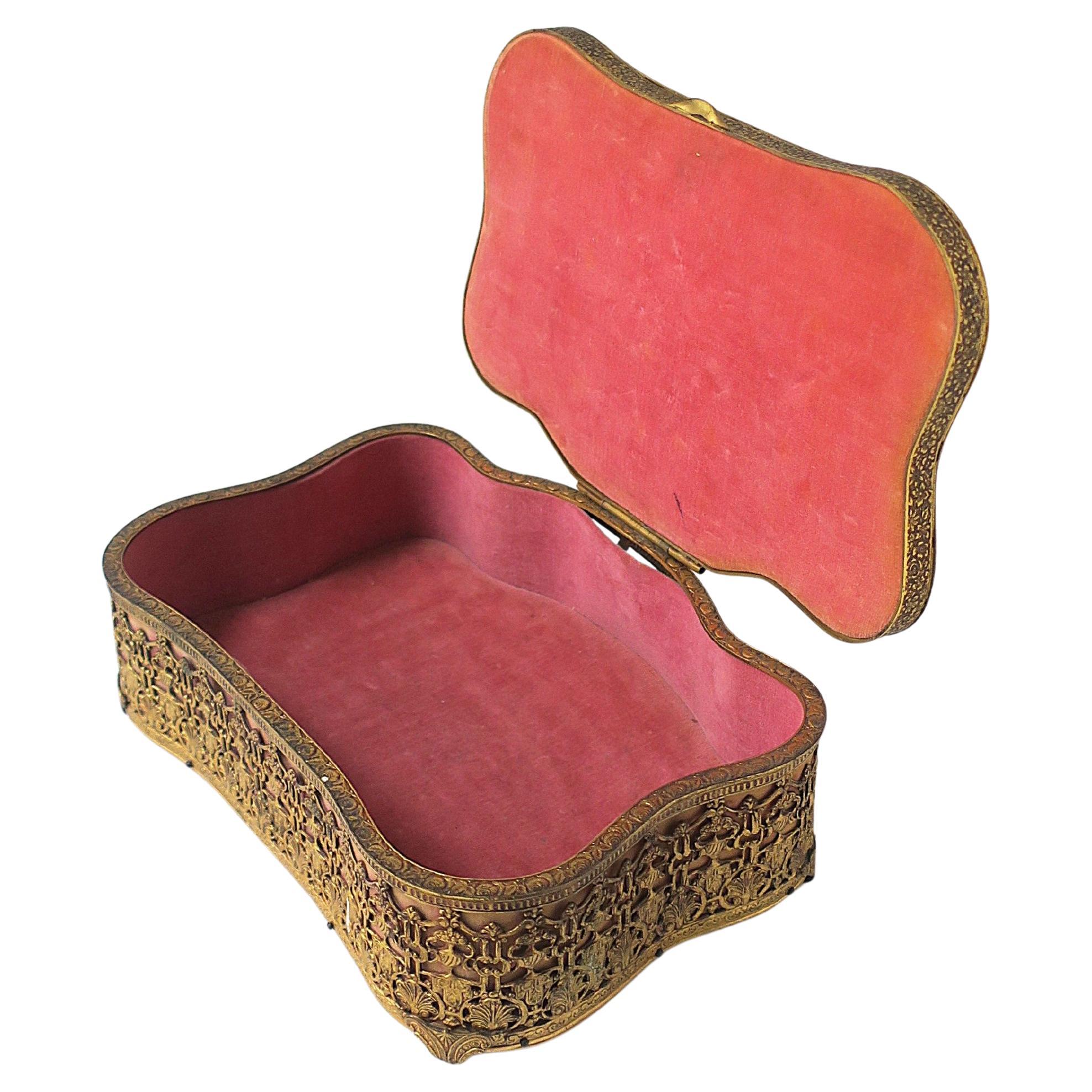 Antique French Schmuckkästchen aus Messing und Samt im Angebot