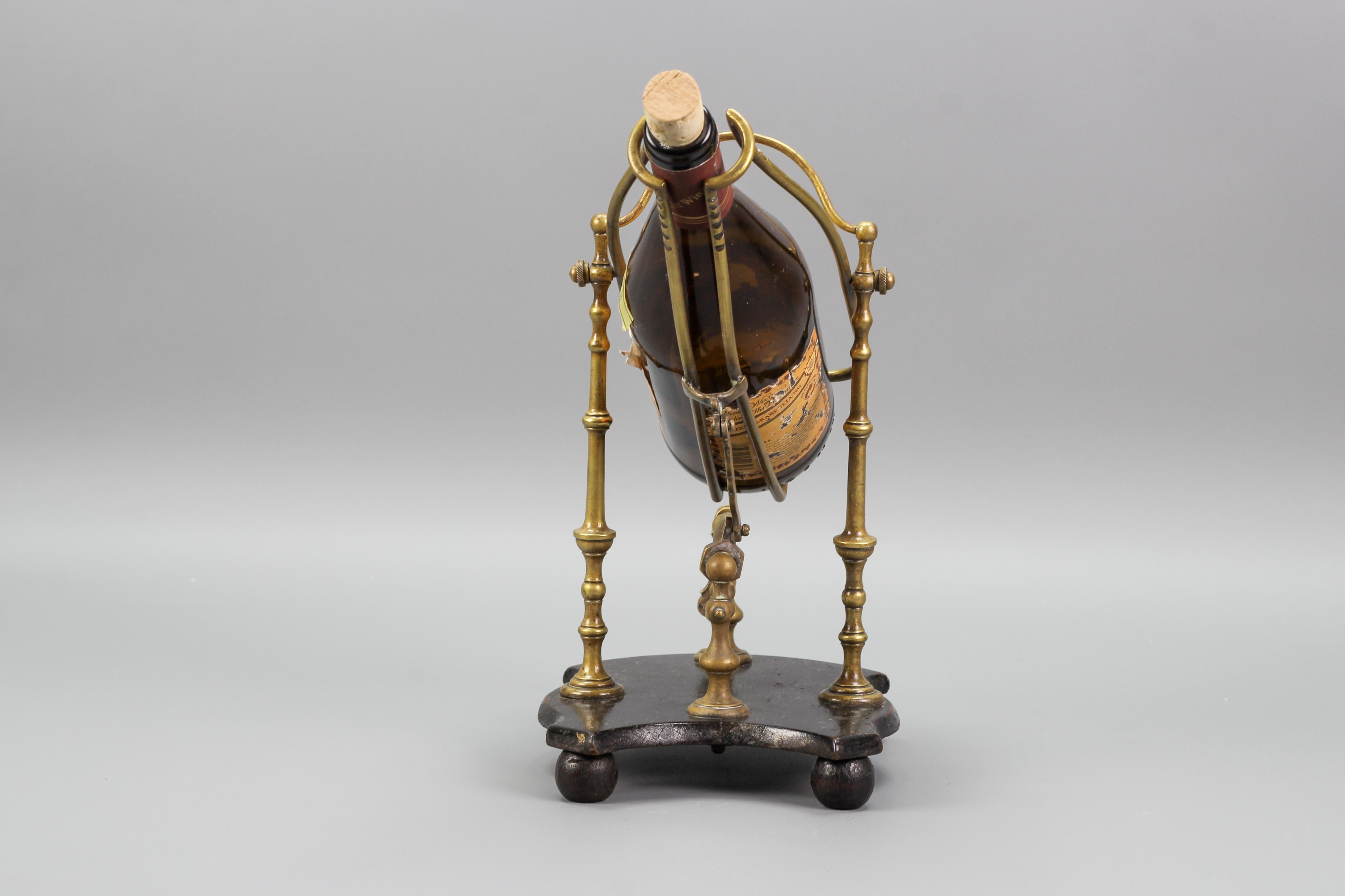 Antique French Brass Bottle Holder Pourer Cradle in Wood Stand In Good Condition For Sale In Barntrup, DE
