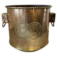 Cachepot ou refroidisseur à vin en laiton français ancien avec motif d'anneaux entrelacés