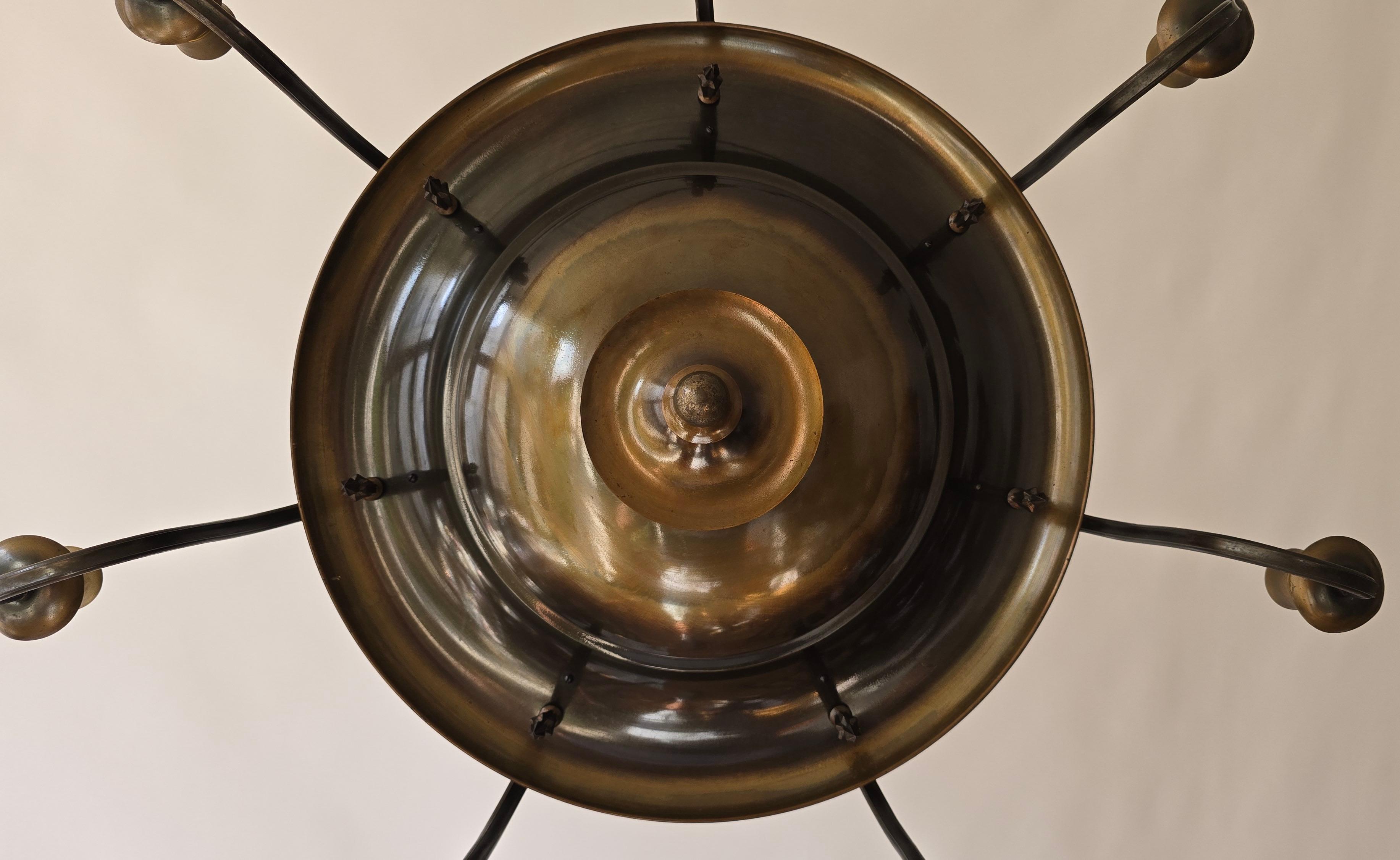 Antigua araña francesa de latón con cristal opalino ámbar - Art Déco temprano, circa en venta 1