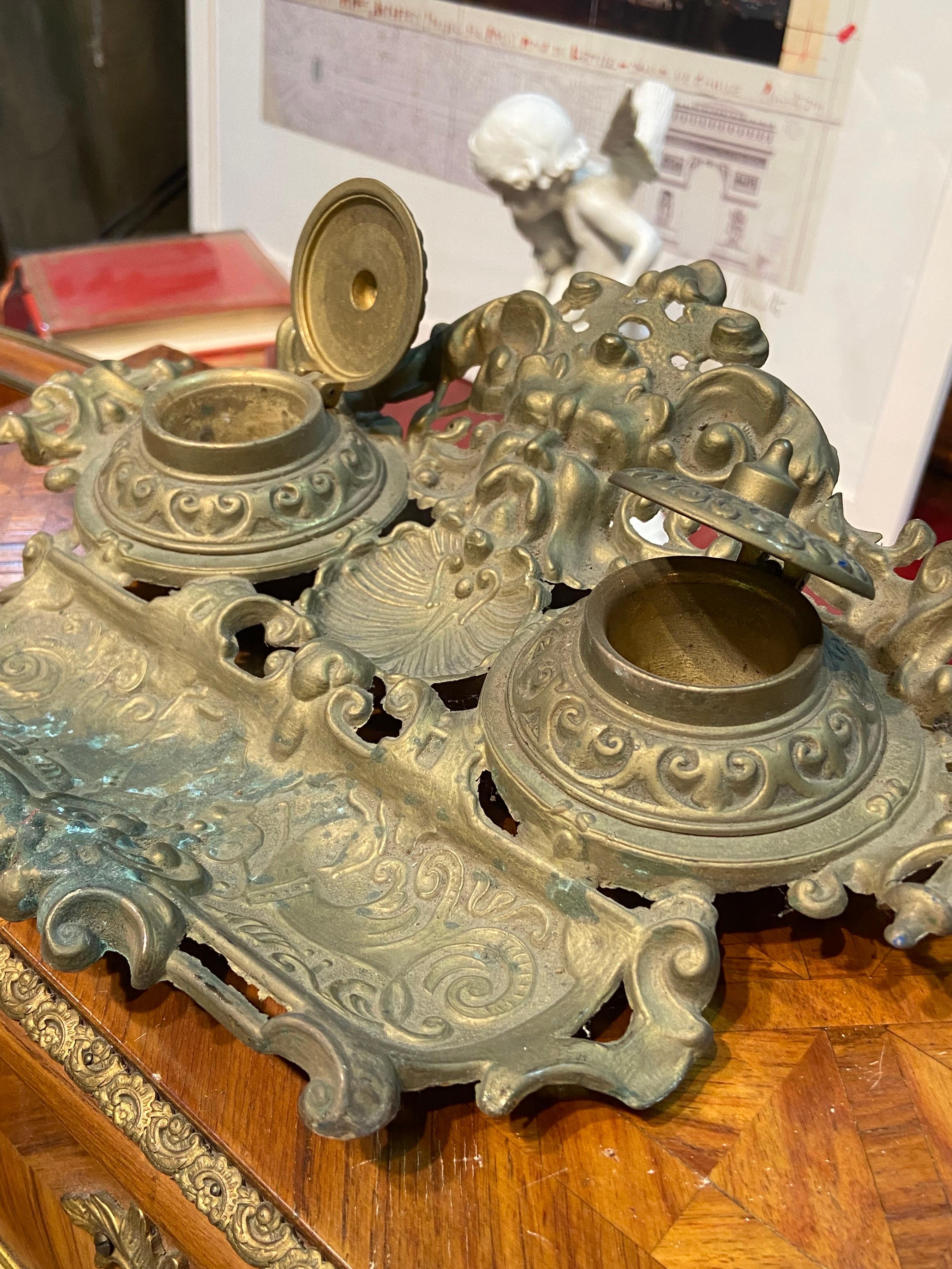 Antique French Brass Double Inkwell with Foliage Decoration In Good Condition For Sale In Sofia, BG
