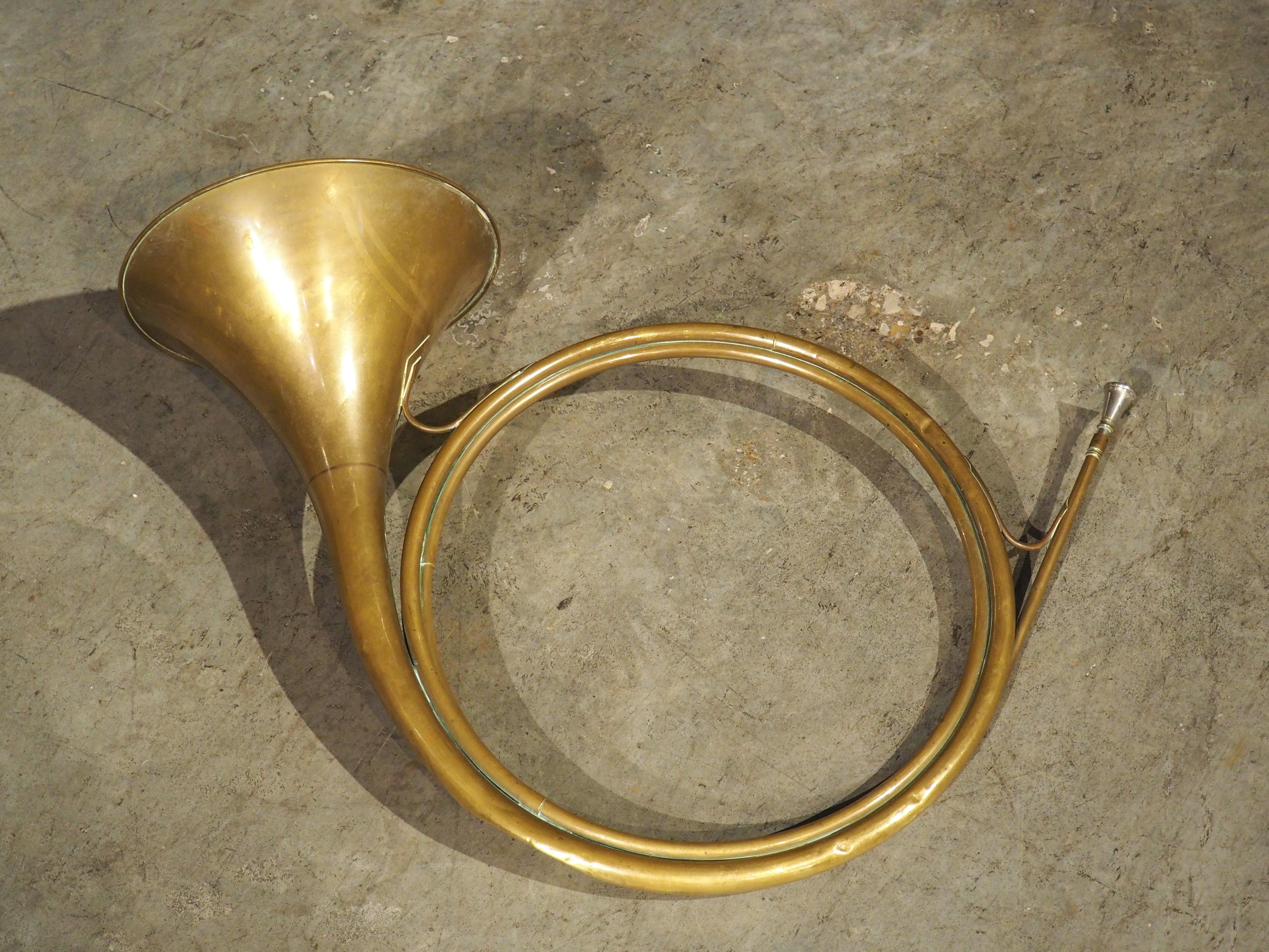 Cor de chasse français ancien en laiton, 