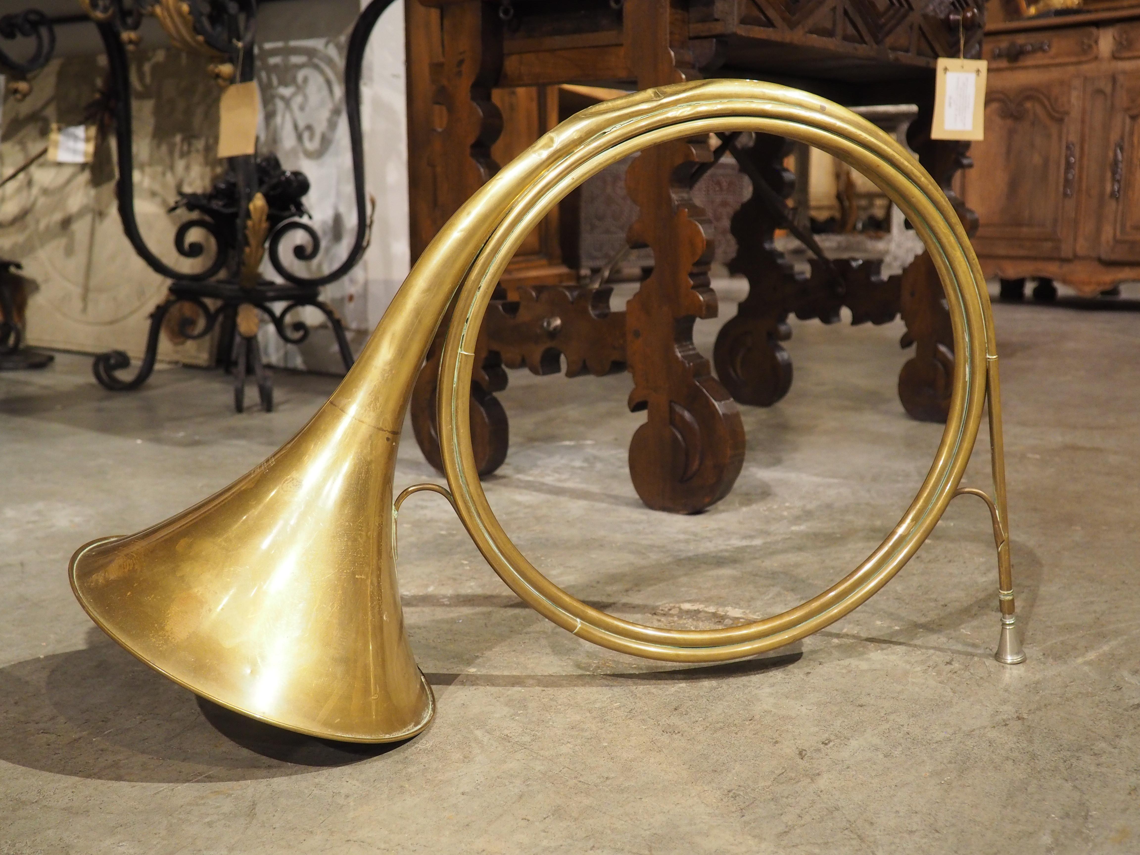 Cor de chasse français ancien en laiton, 
