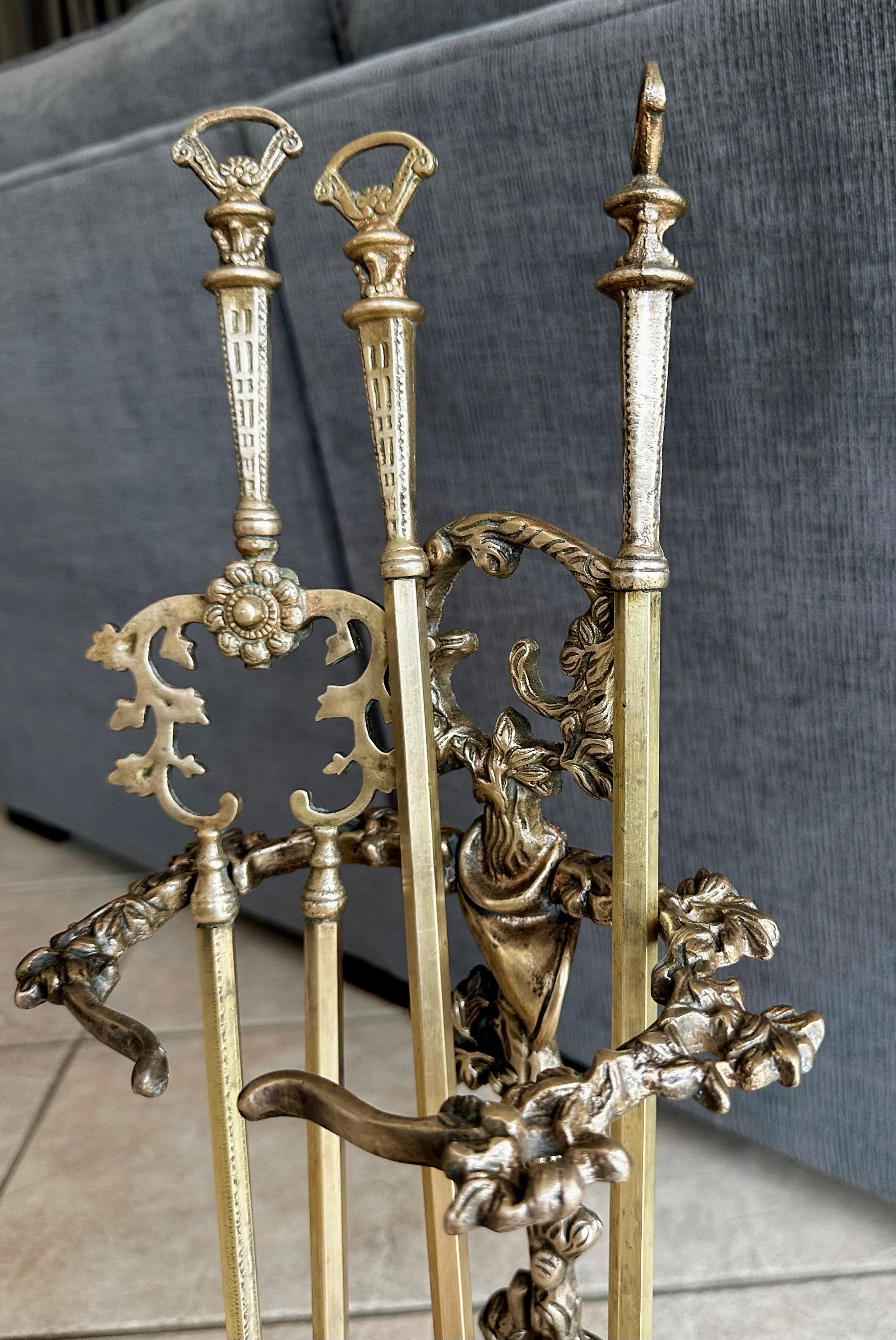 Antique French Brass Hunting Motif Fireplace Tools Set 1900s Hunting lodge For Sale 6