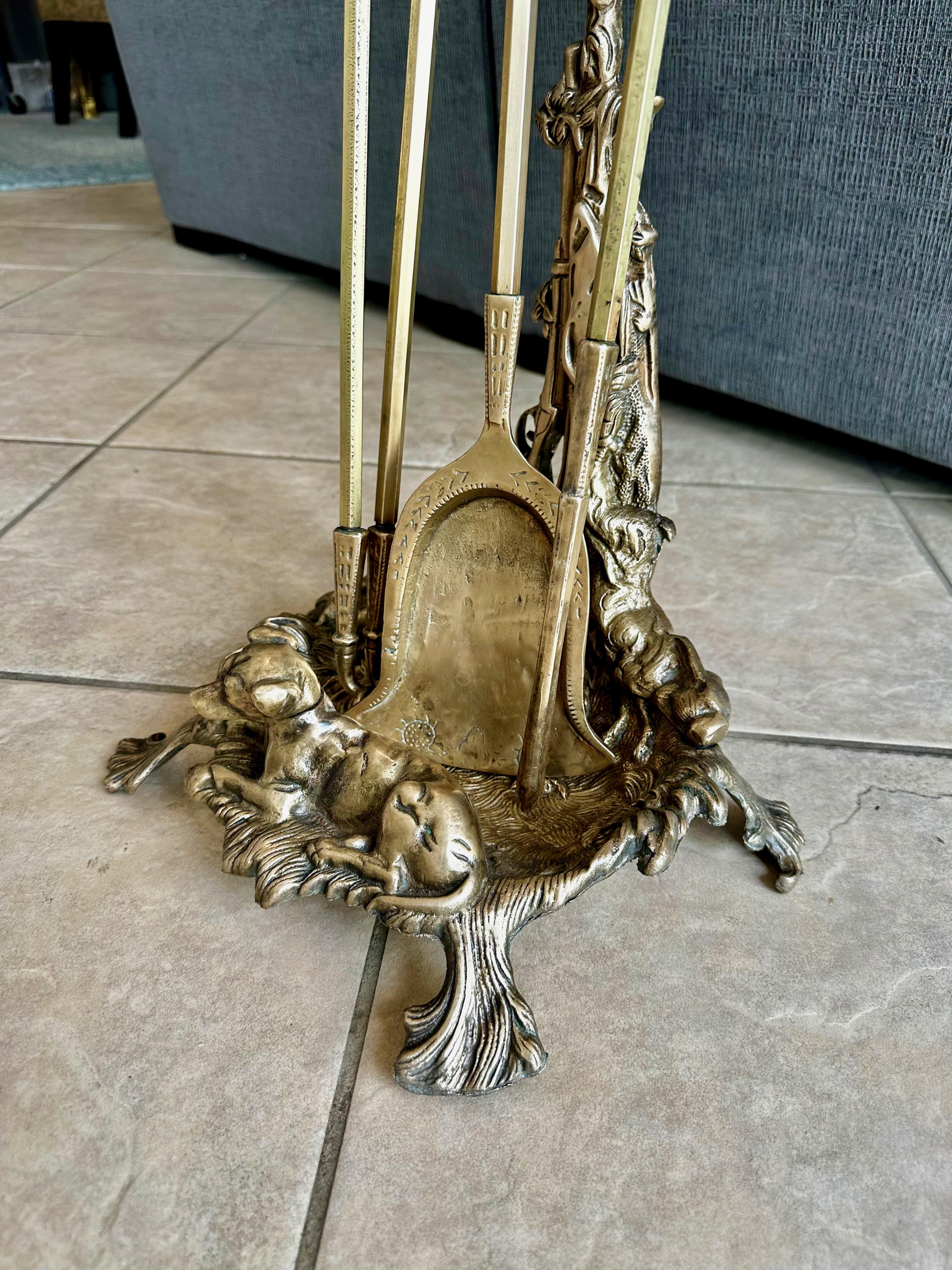 Antique French Brass Hunting Motif Fireplace Tools Set 1900s Hunting lodge For Sale 7