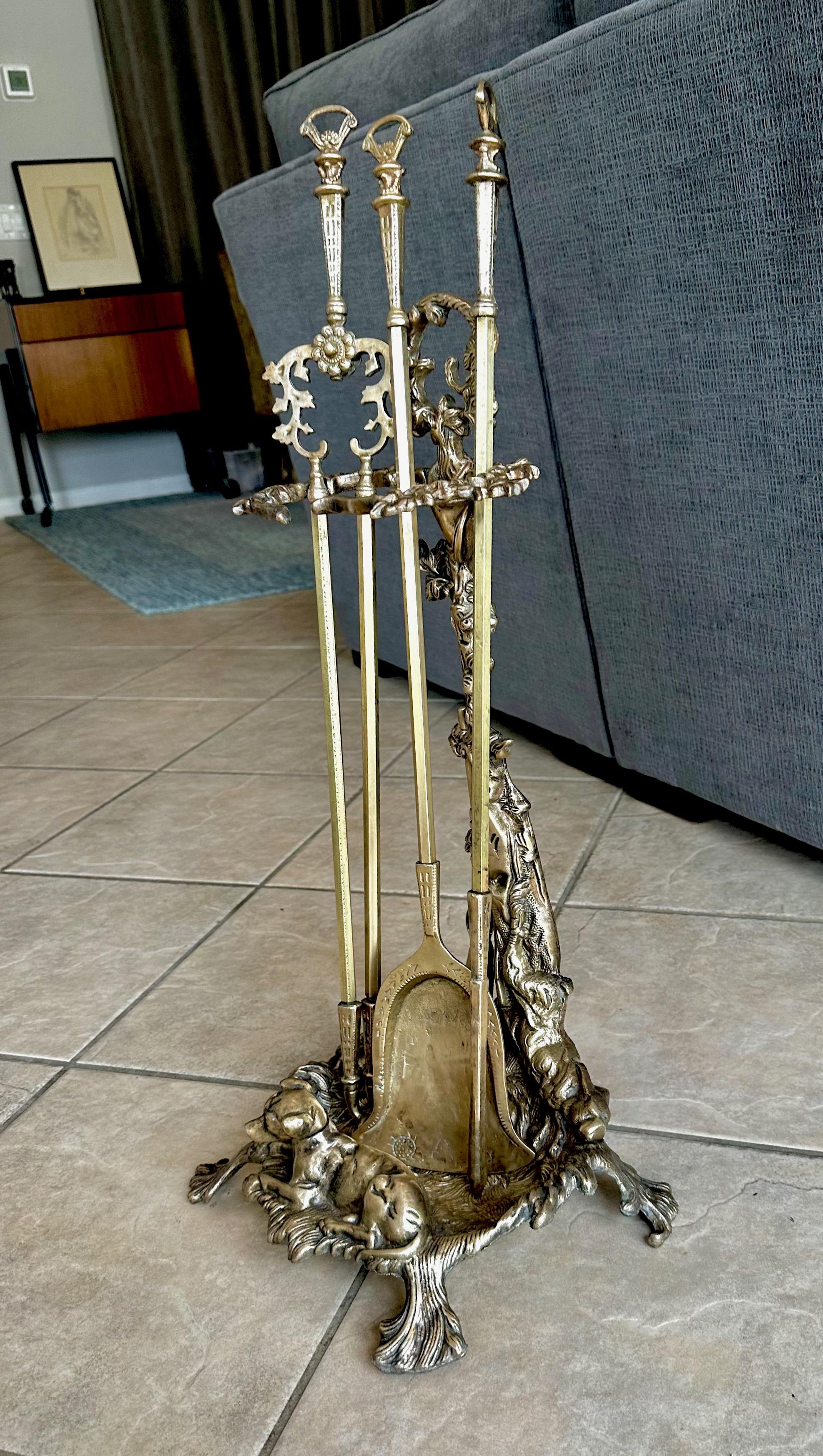 Antique French Brass Hunting Motif Fireplace Tools Set 1900s Hunting lodge In Good Condition For Sale In Palm Springs, CA