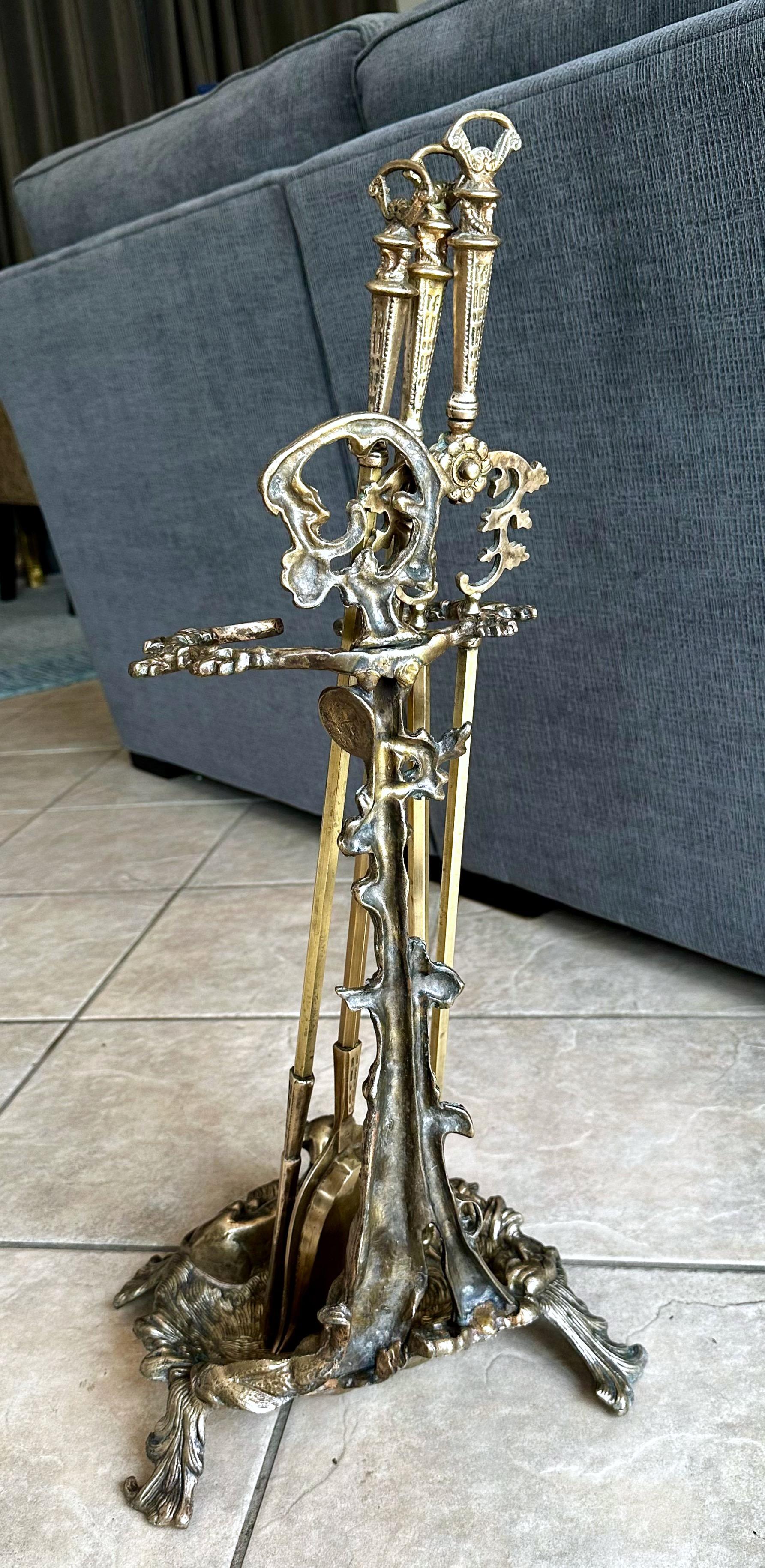 Antique French Brass Hunting Motif Fireplace Tools Set 1900s Hunting lodge For Sale 2