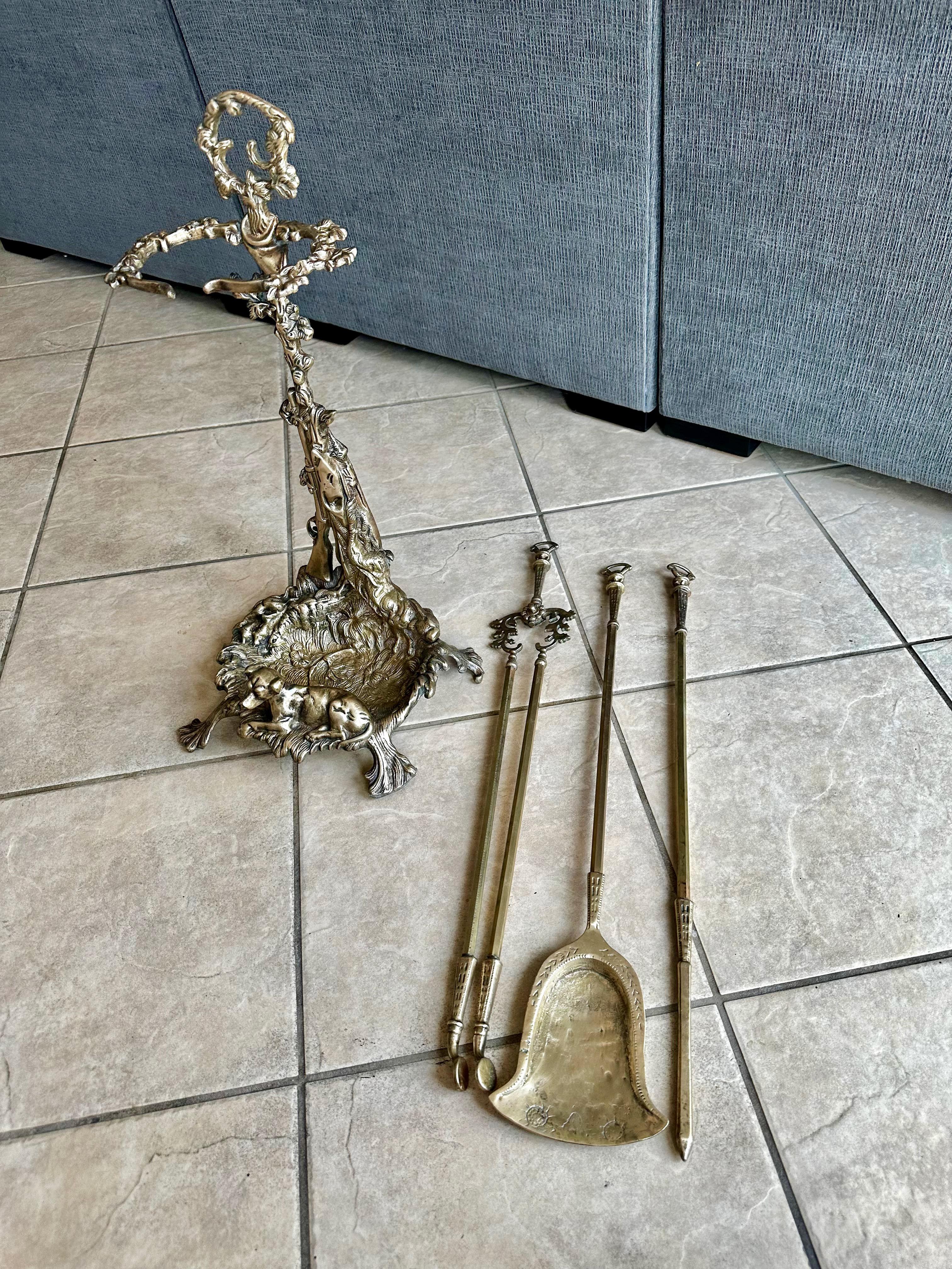 Antique French Brass Hunting Motif Fireplace Tools Set 1900s Hunting lodge For Sale 3