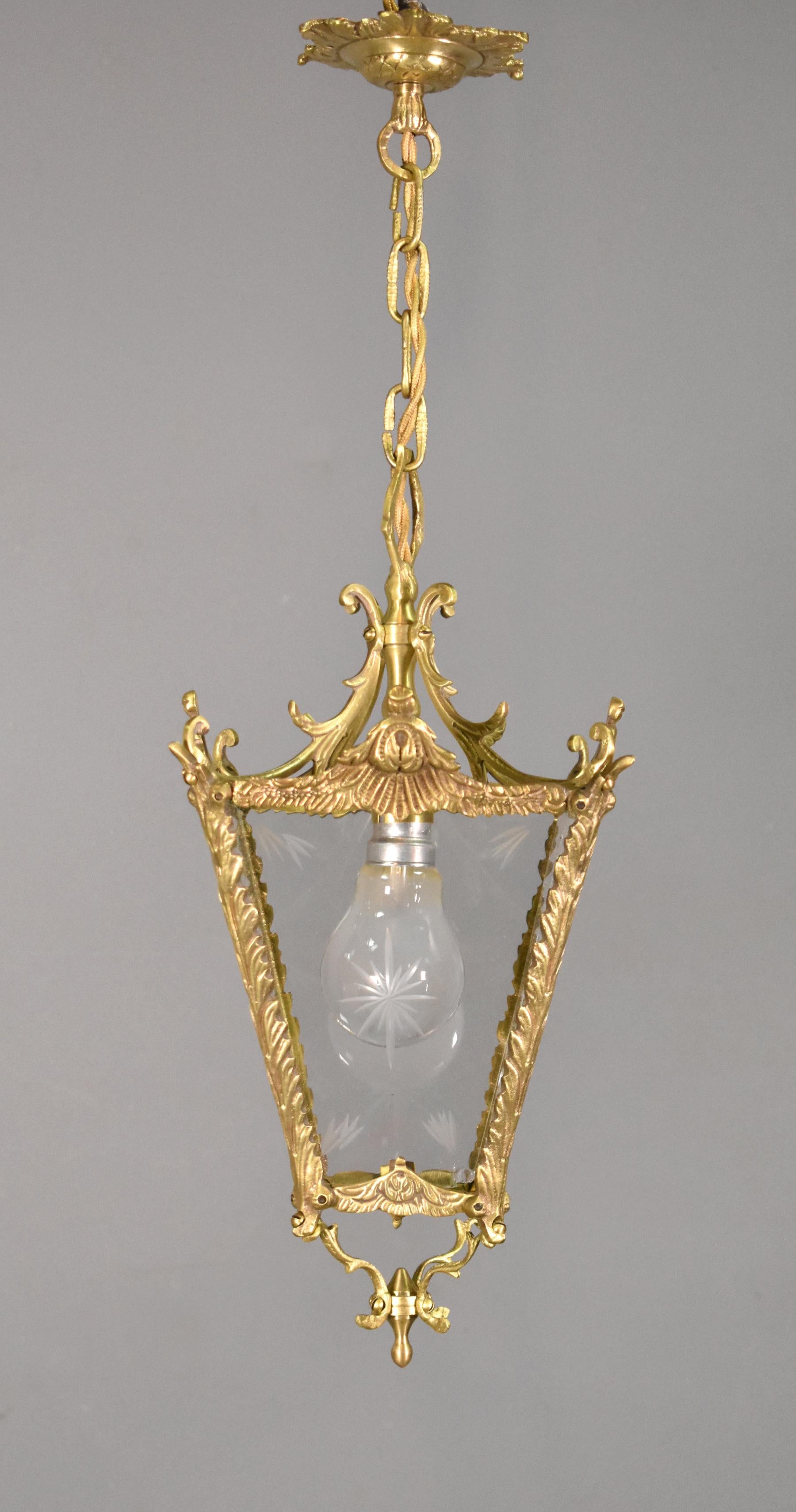 Antique French Brass Lantern Louis XVI Style In Good Condition For Sale In SAINTE-COLOMBE, FR