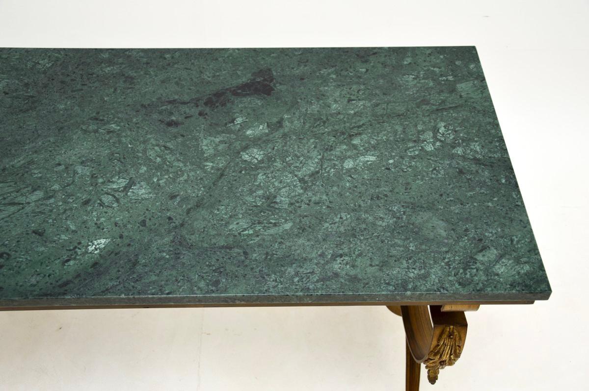 Table basse ancienne à plateau de marbre en laiton français Bon état - En vente à London, GB