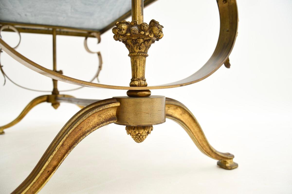 Table basse ancienne à plateau de marbre en laiton français en vente 1