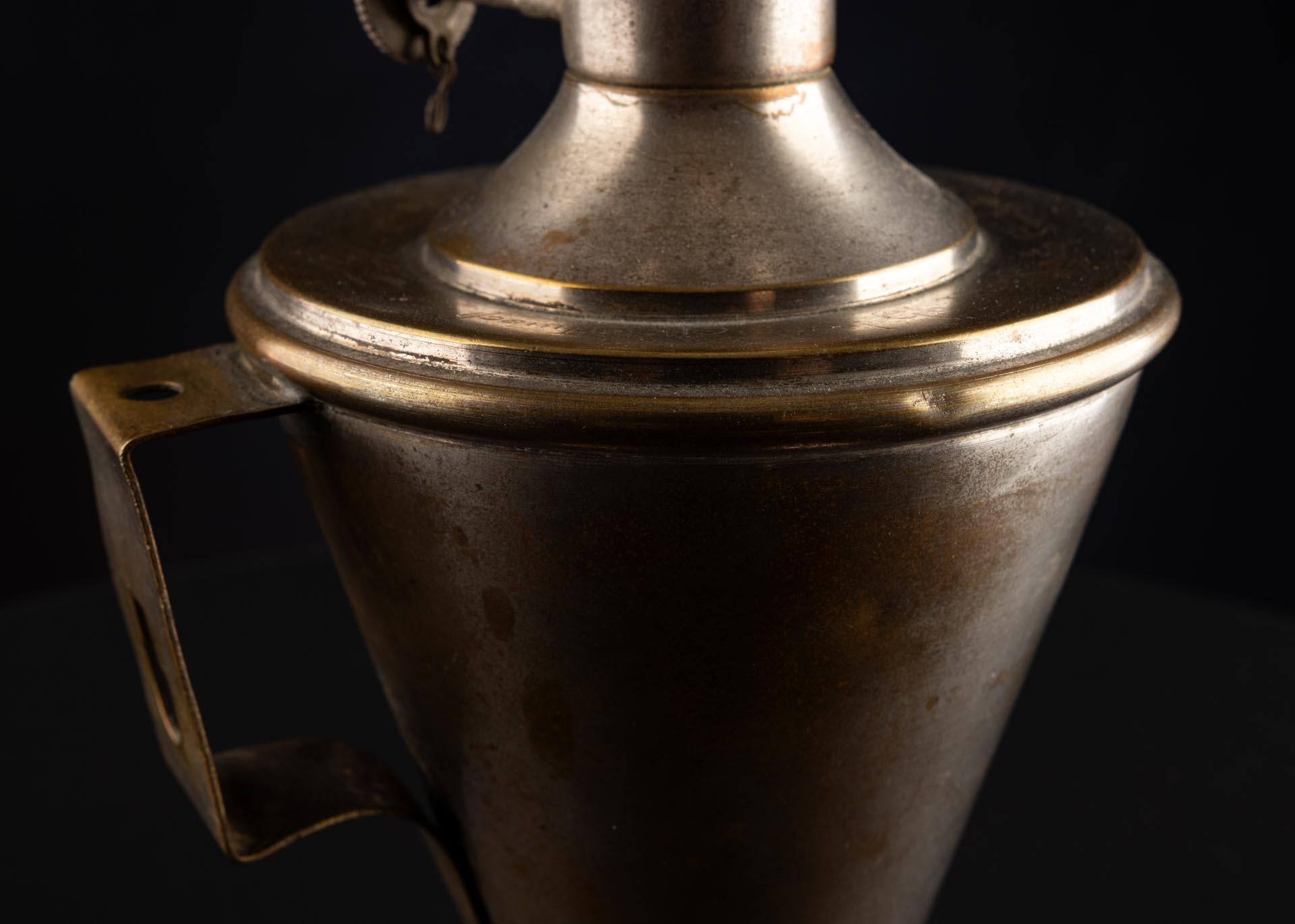 Antique French Brass Nickel-Plated Pigeon Oil Lamp, XIX secolo in vendita 4