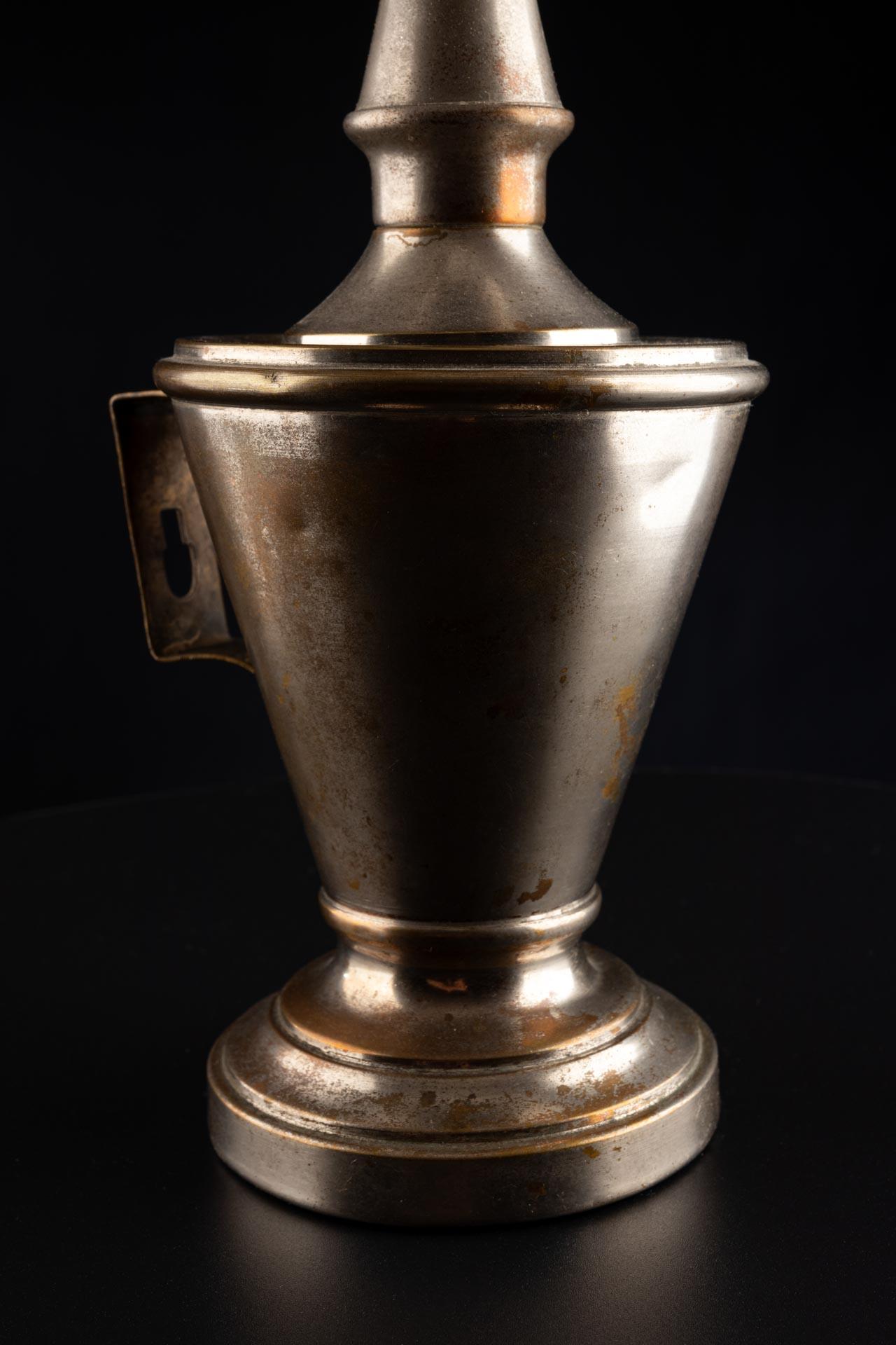 Antique French Brass Nickel-Plated Pigeon Oil Lamp, XIX secolo in vendita 5