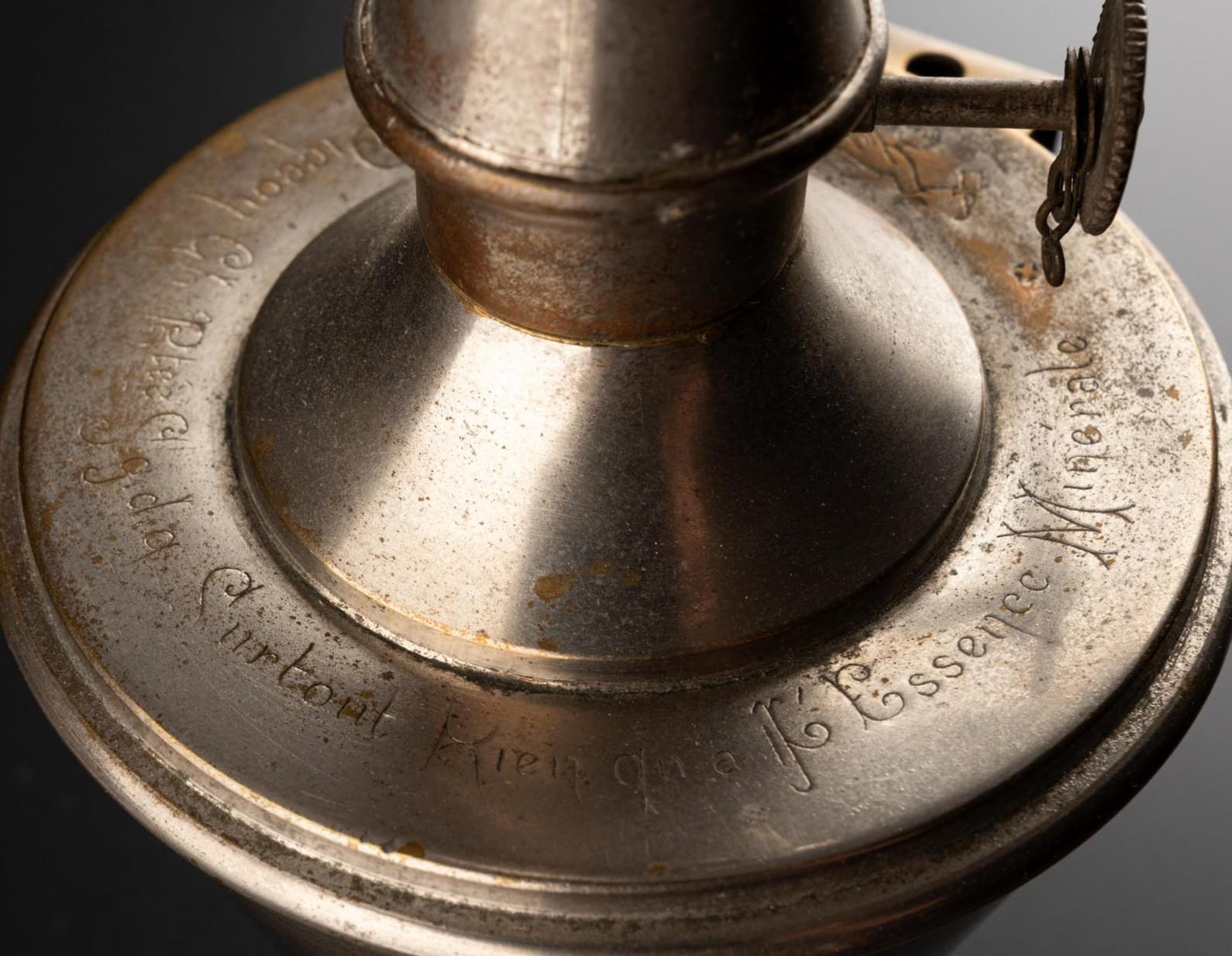 Antique French Brass Nickel-Plated Pigeon Oil Lamp, XIX secolo in vendita 6