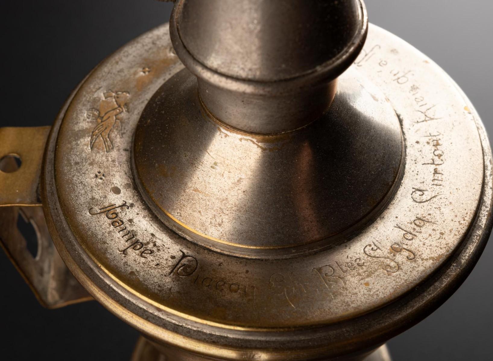 Antique French Brass Nickel-Plated Pigeon Oil Lamp, XIX secolo in vendita 7