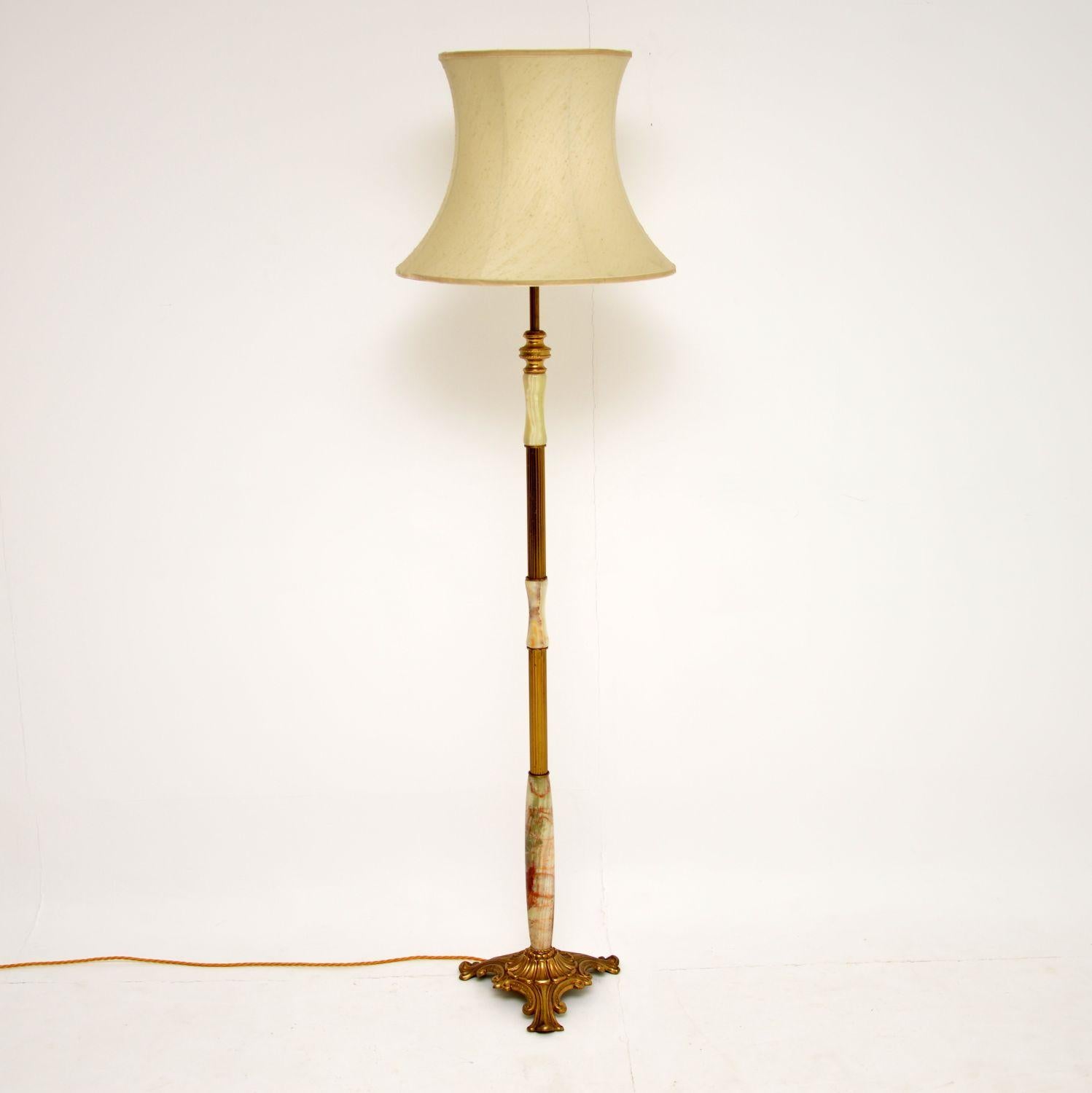 A beautiful, high quality antique floor lamp, this dates from circa 1930s-1950s. The stand is made from a lovely combination of onyx and brass, the base has a beautifully intricate pattern.

The condition is great, there is no damage and hardly