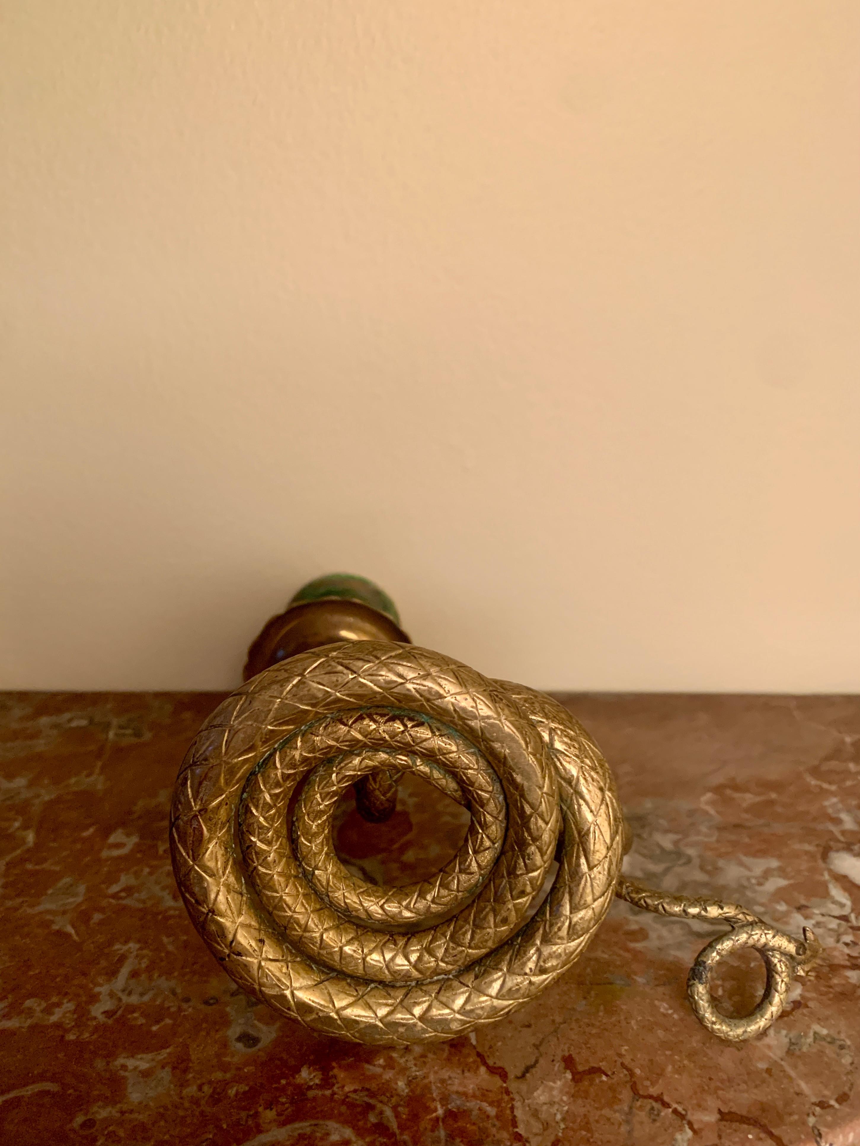Bougeoir à serpent en laiton français ancien en vente 5
