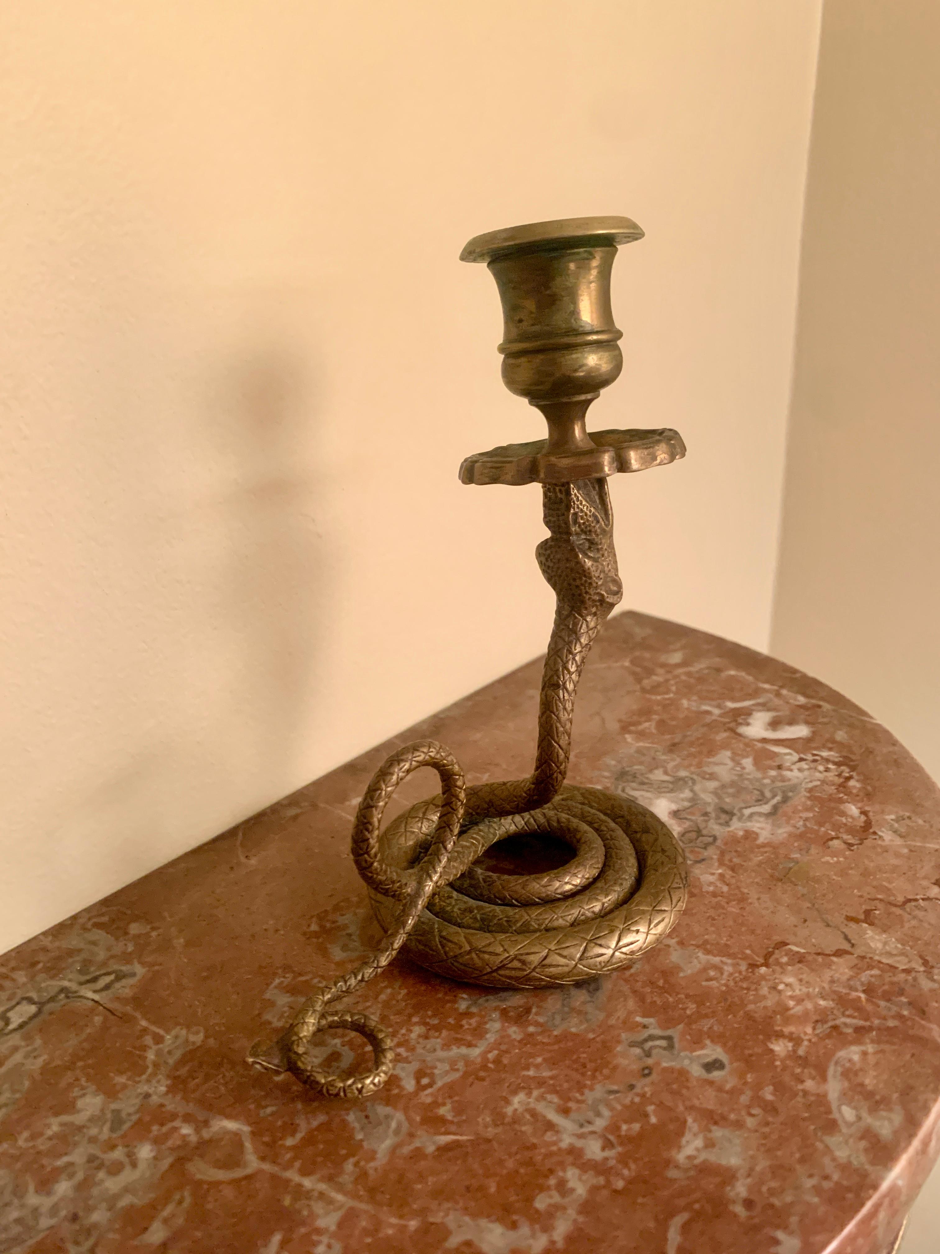 Art déco Bougeoir à serpent en laiton français ancien en vente