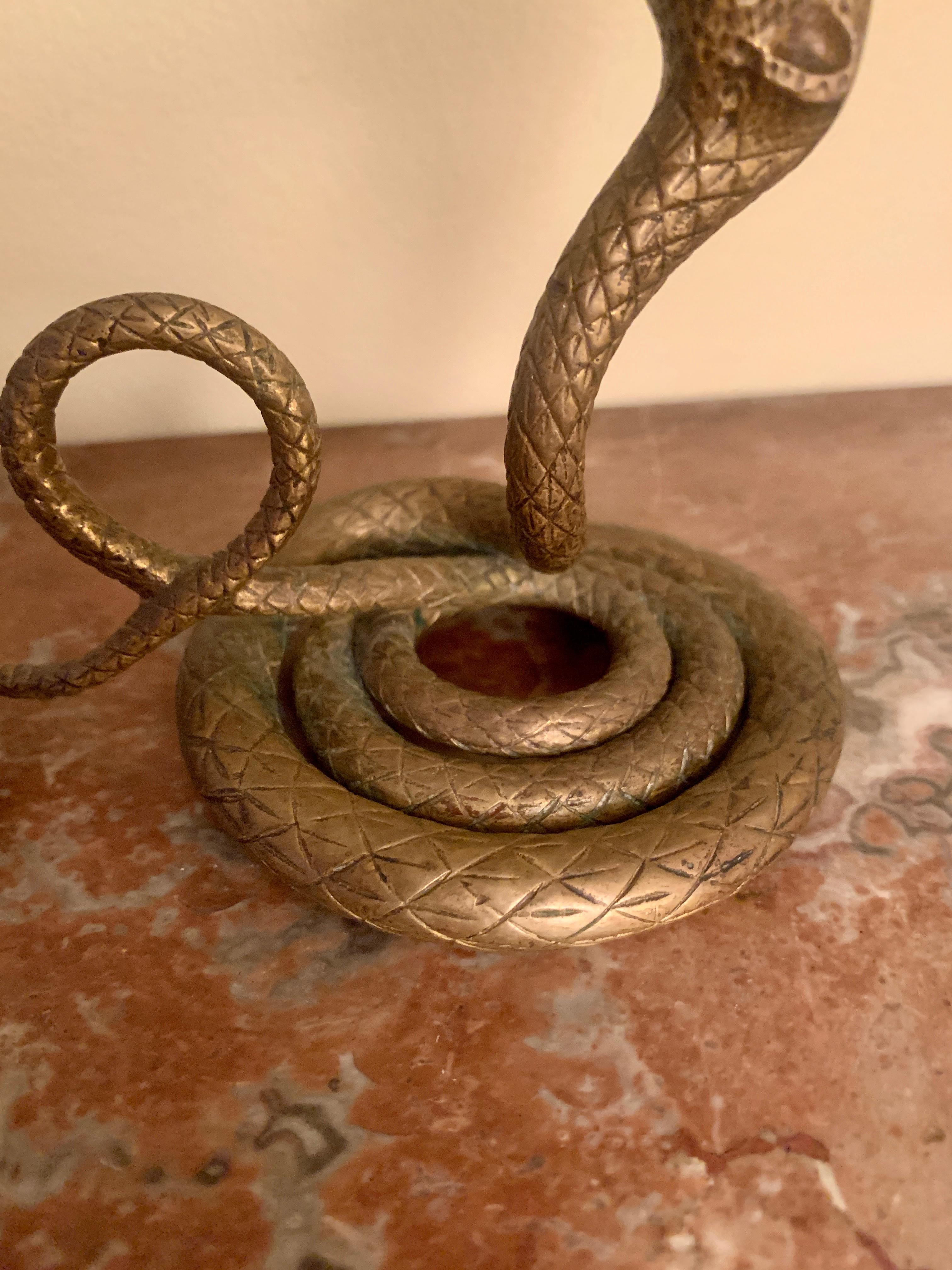 Début du 20ème siècle Bougeoir à serpent en laiton français ancien en vente