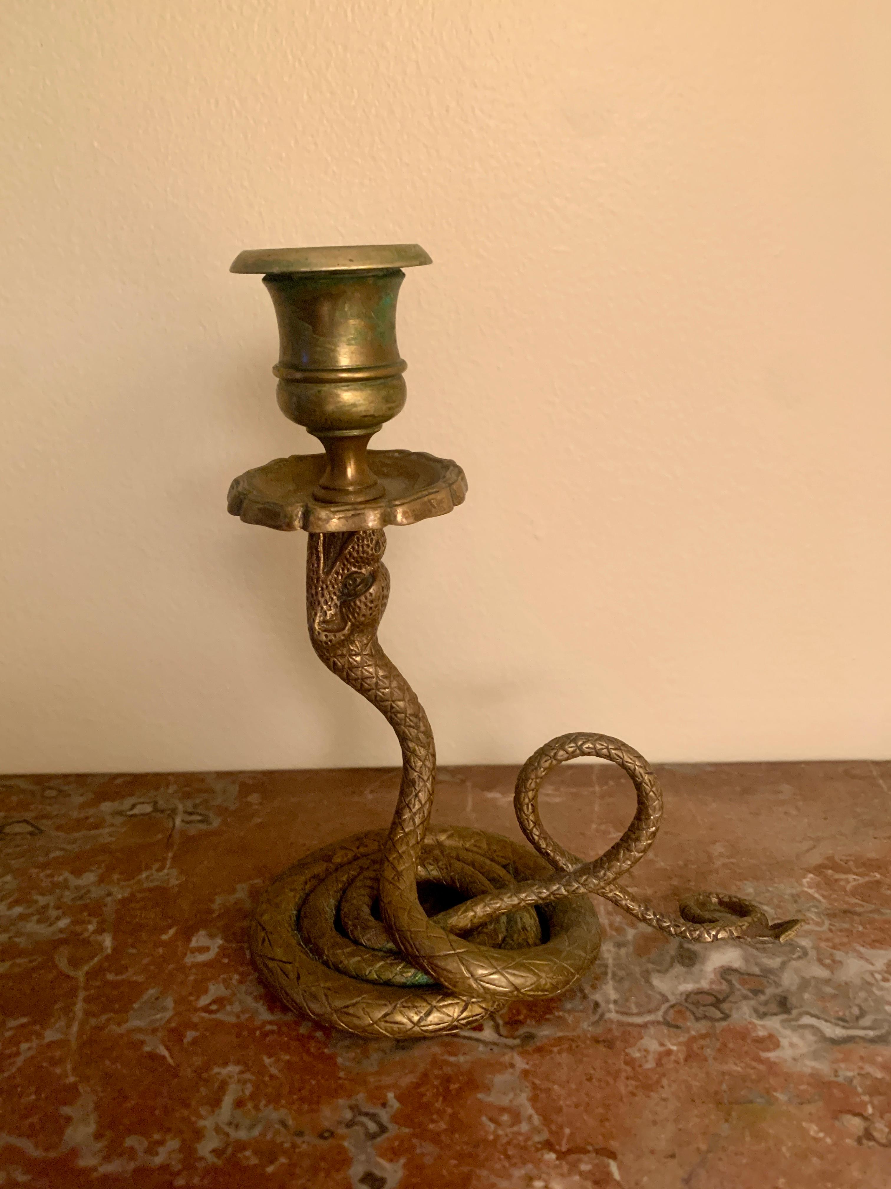 Bougeoir à serpent en laiton français ancien en vente 2