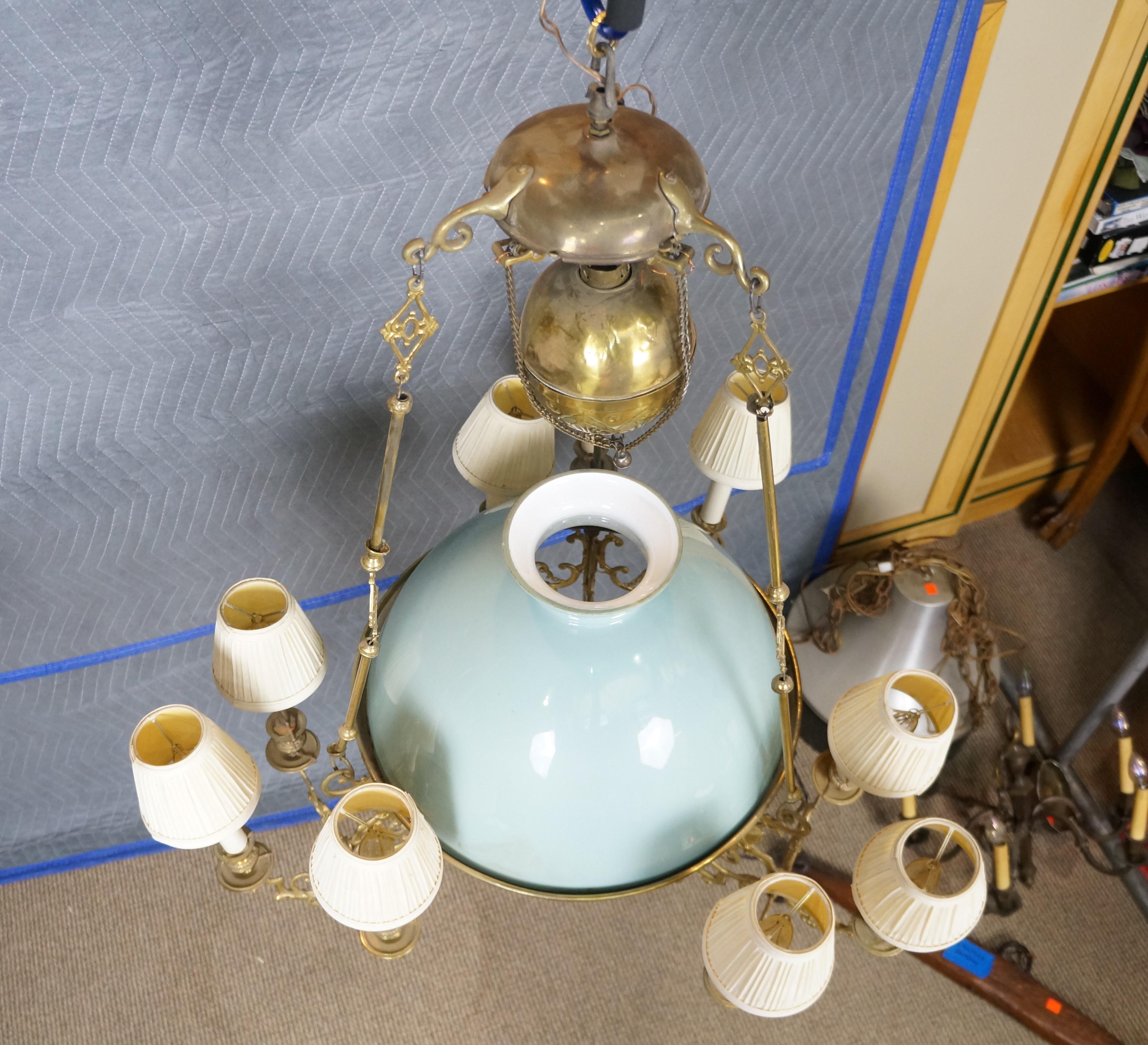 Antiguo candelabro francés de latón esfinge de cristal de celadón convertido en lámpara de aceite de 9 brazos en venta 5