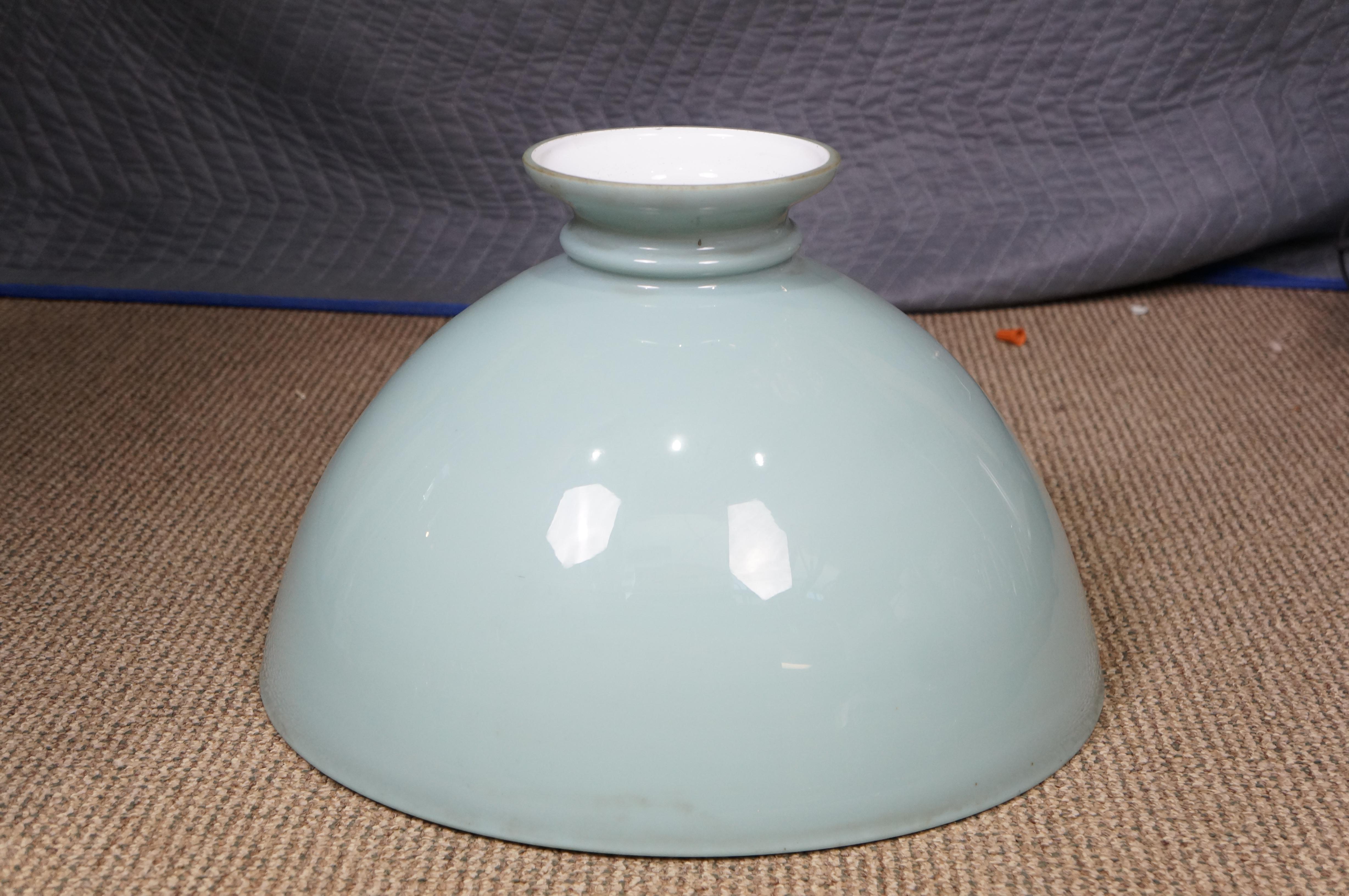 Antiguo candelabro francés de latón esfinge de cristal de celadón convertido en lámpara de aceite de 9 brazos en venta 8