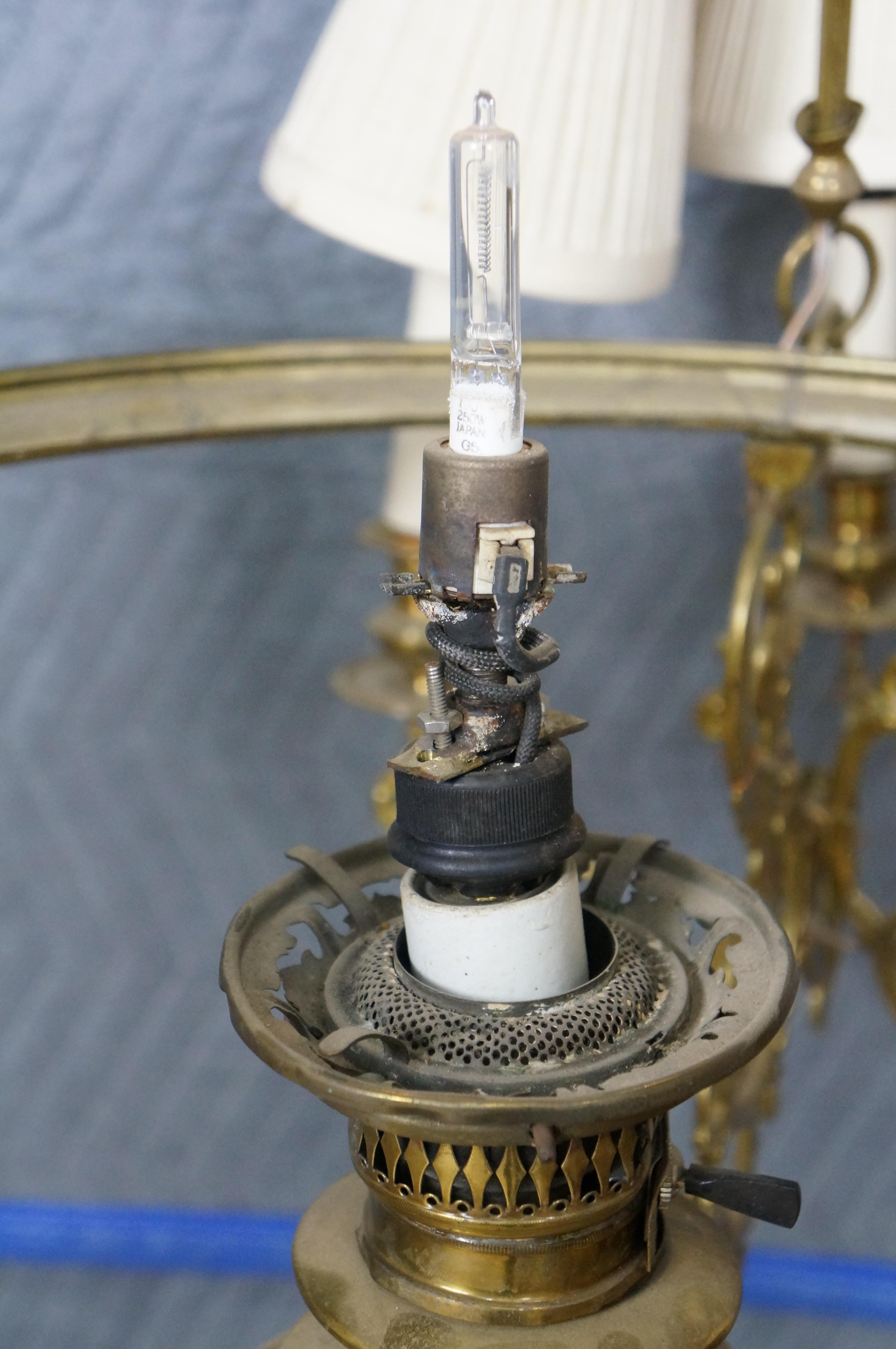 Antiguo candelabro francés de latón esfinge de cristal de celadón convertido en lámpara de aceite de 9 brazos en venta 9