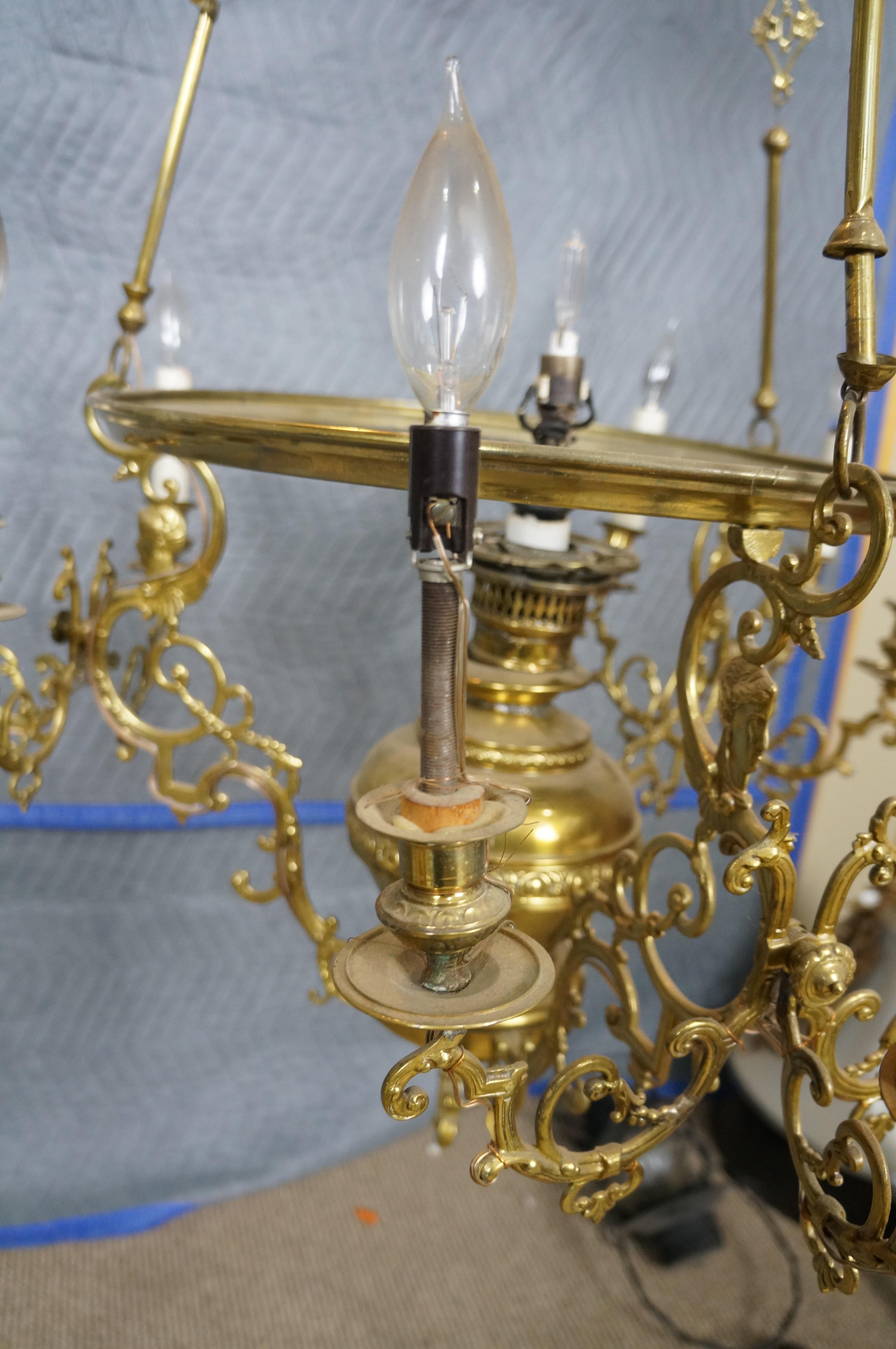 Antiguo candelabro francés de latón esfinge de cristal de celadón convertido en lámpara de aceite de 9 brazos en venta 13