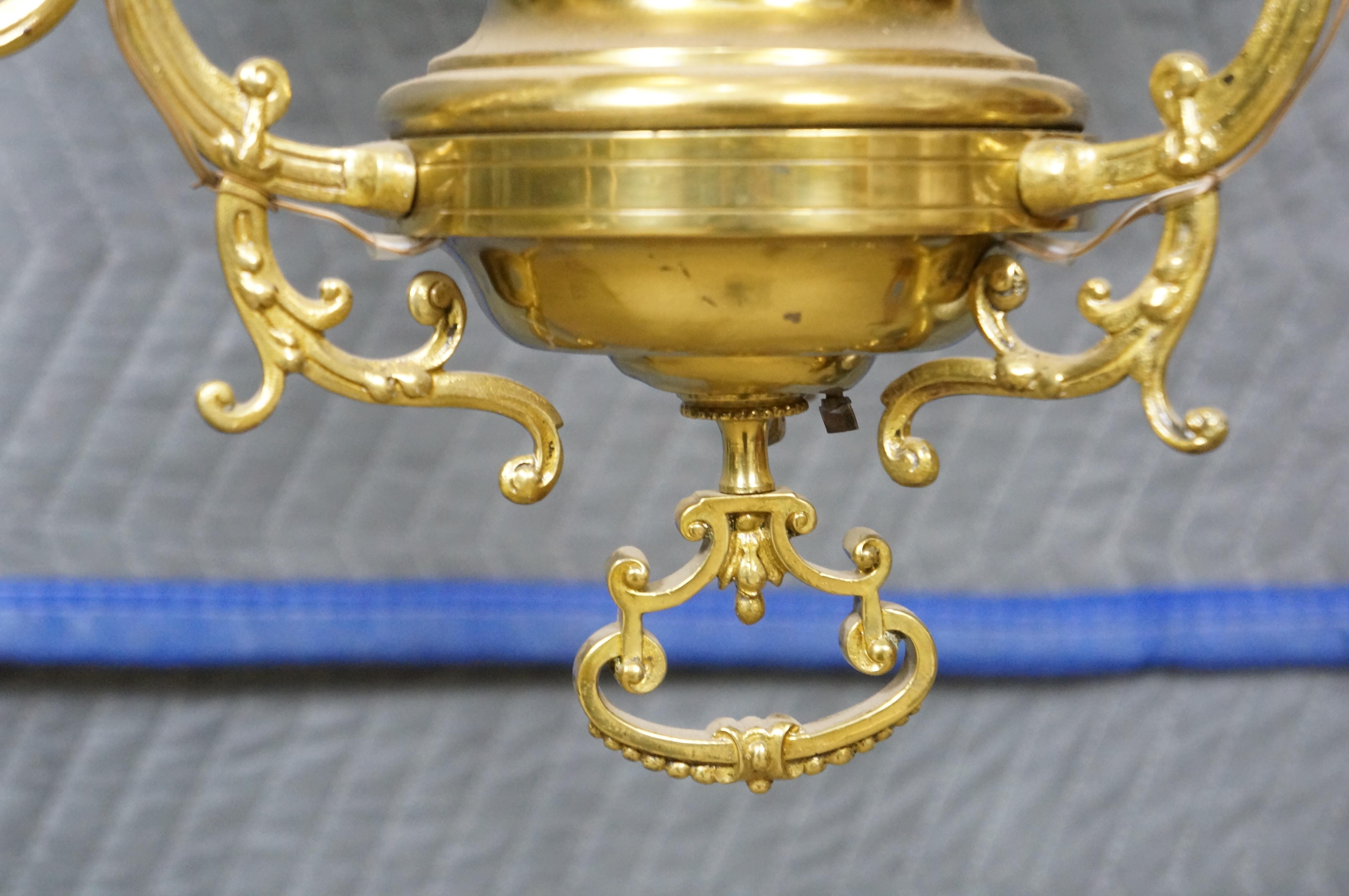 Antiguo candelabro francés de latón esfinge de cristal de celadón convertido en lámpara de aceite de 9 brazos en venta 2