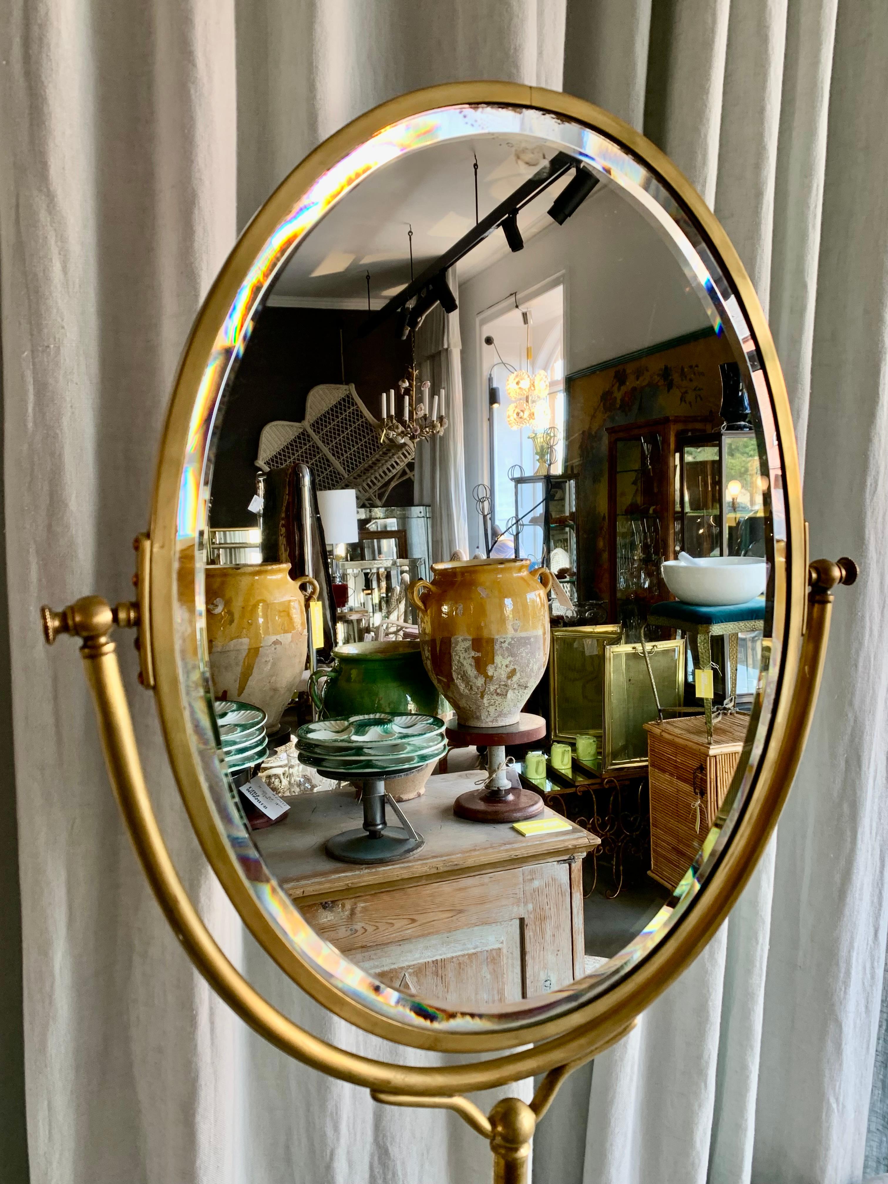 Miroir de table français ancien en laiton en vente 4