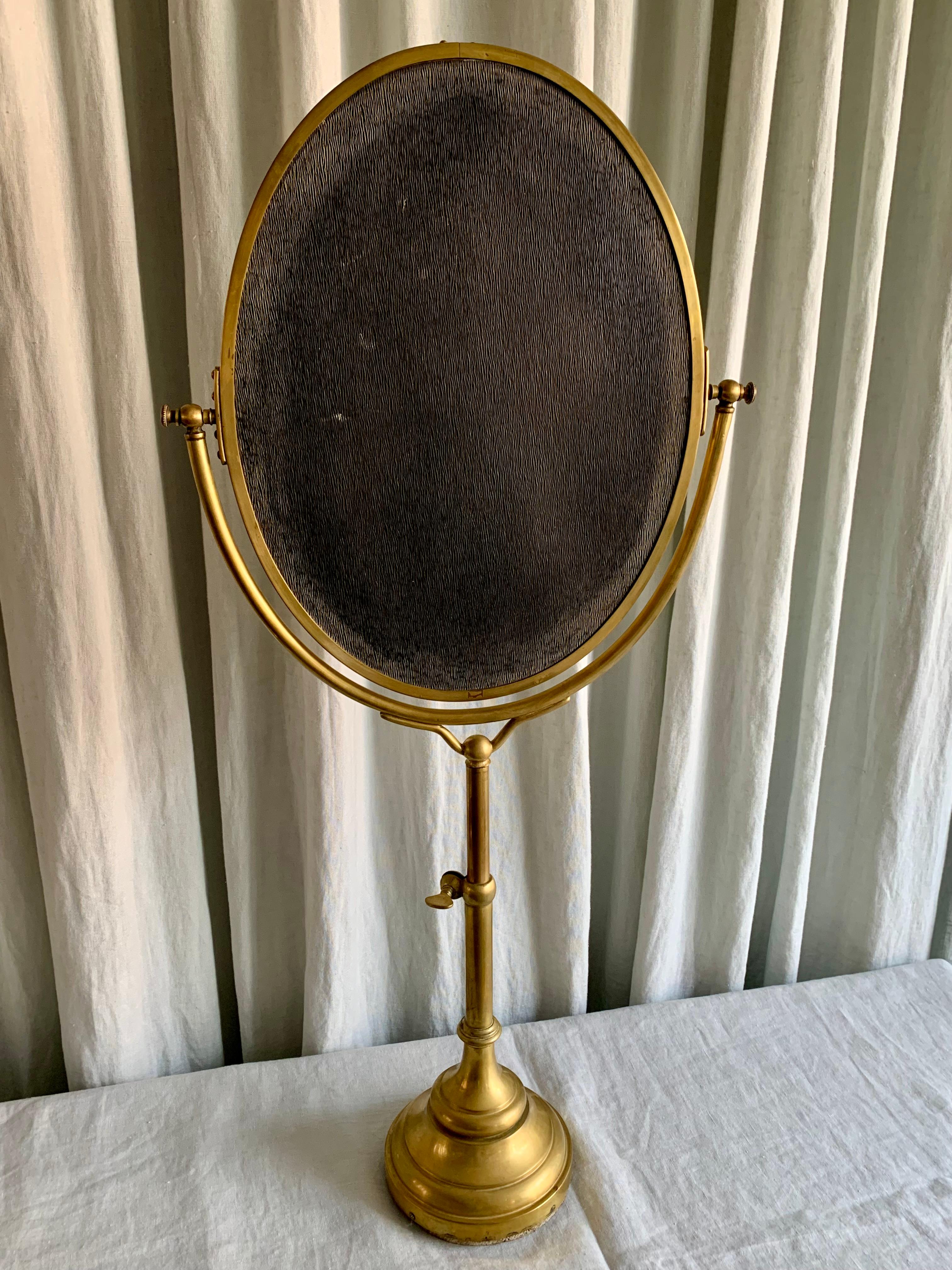 Miroir de table français ancien en laiton en vente 1