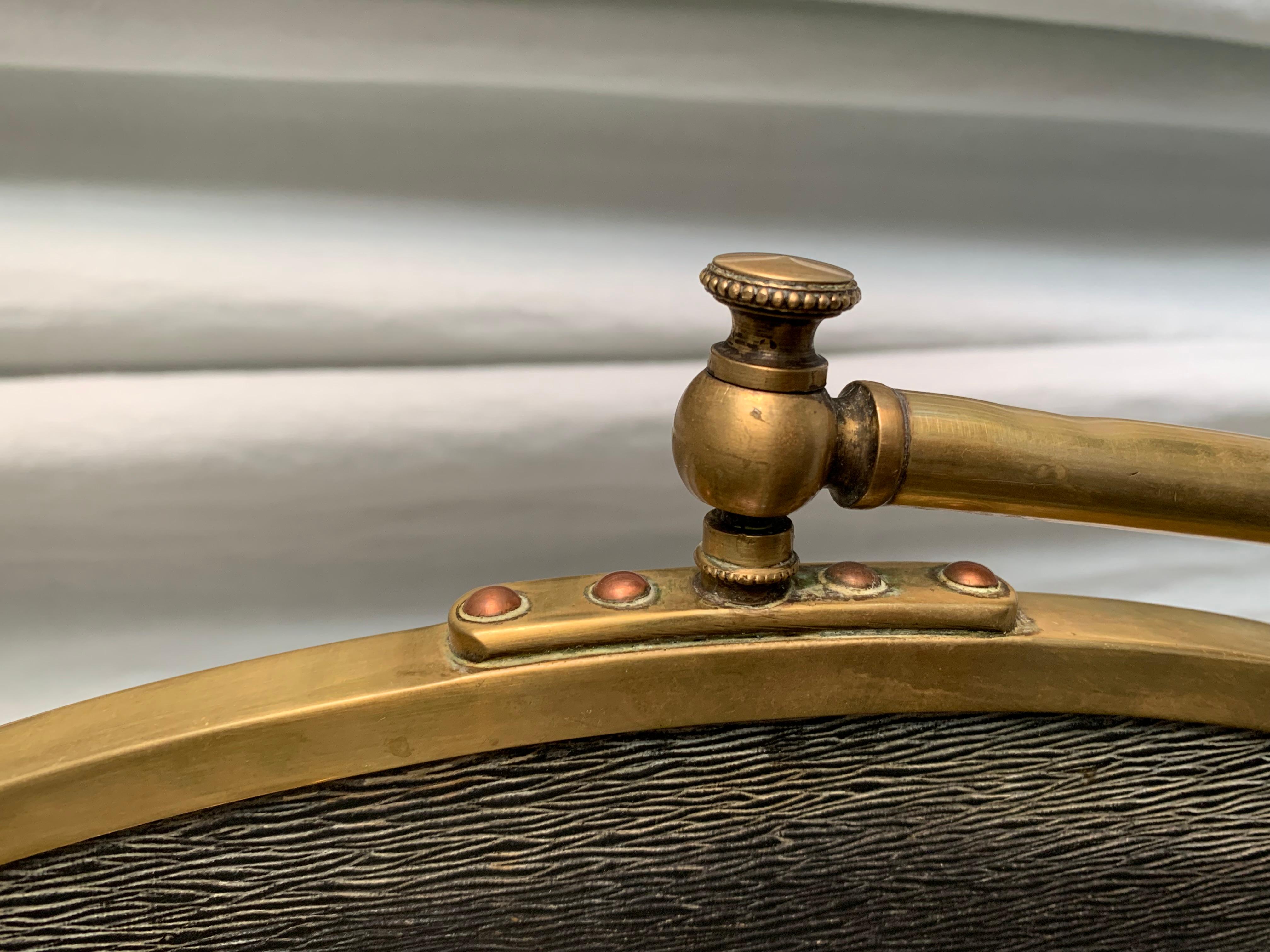 Miroir de table français ancien en laiton en vente 3