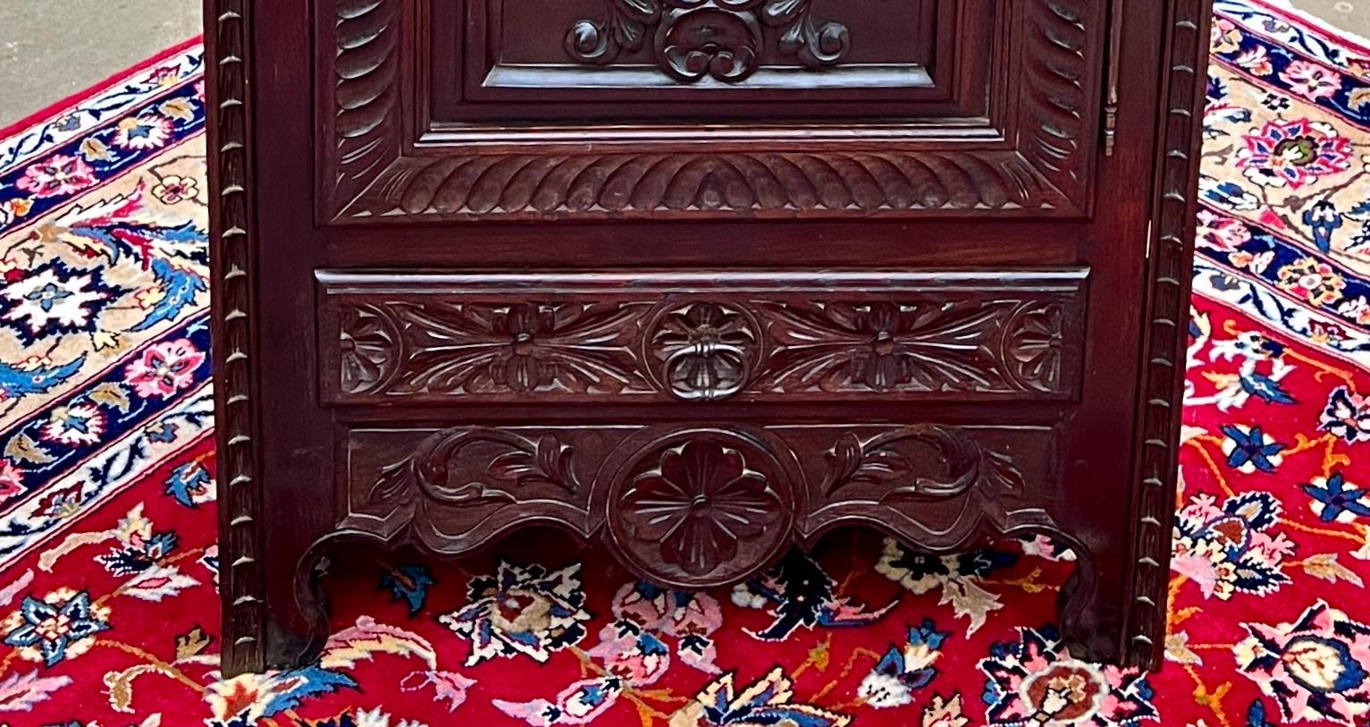 Antiker französischer bretonischer Schrank, Leinenschrank, Kastanienholz, Kommode, um 1900-20er Jahre 4