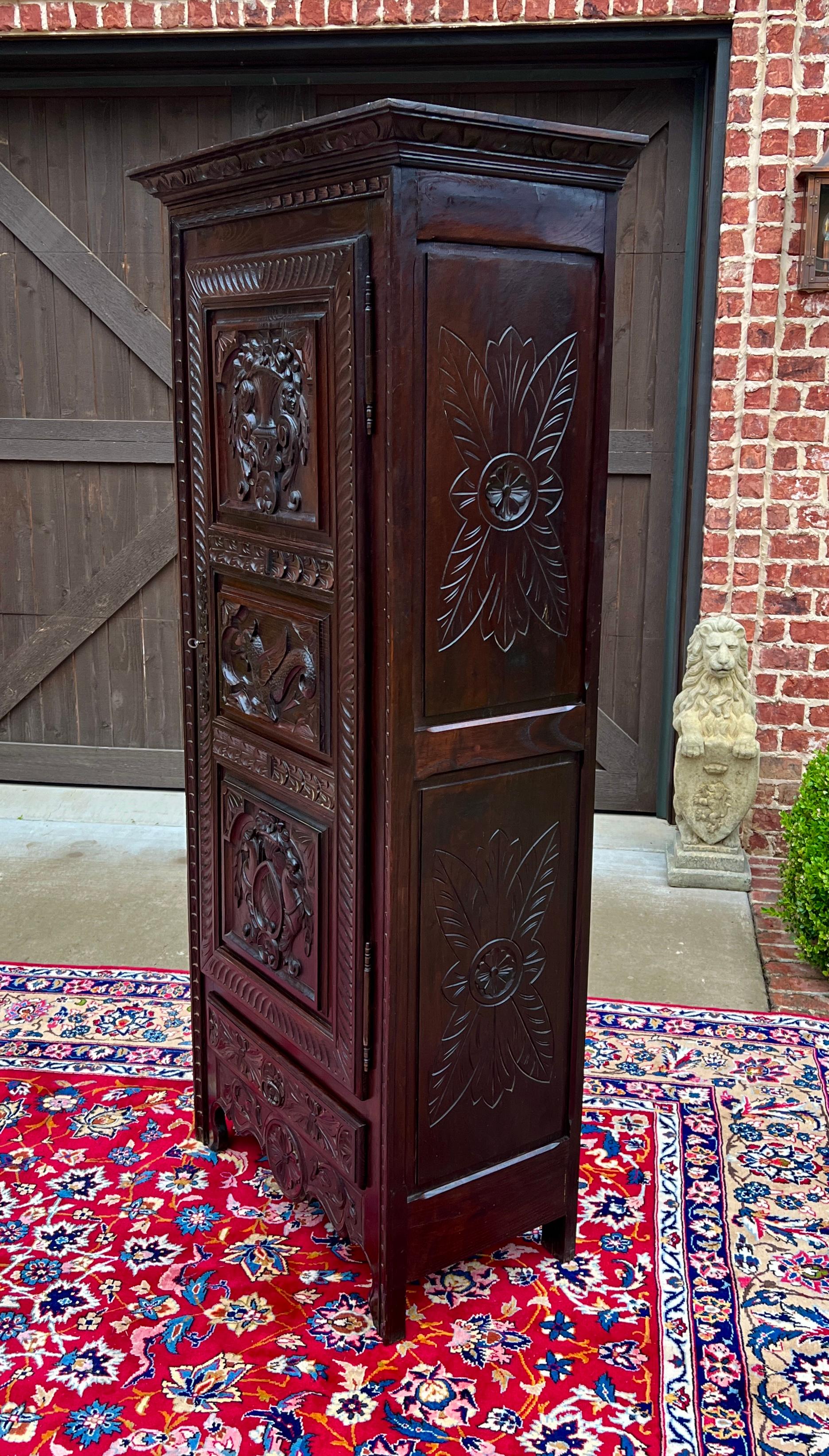 Antique French Breton Armoire Wardrobe Cabinet Linen Closet Chestnut c. 1900-20s In Good Condition For Sale In Tyler, TX