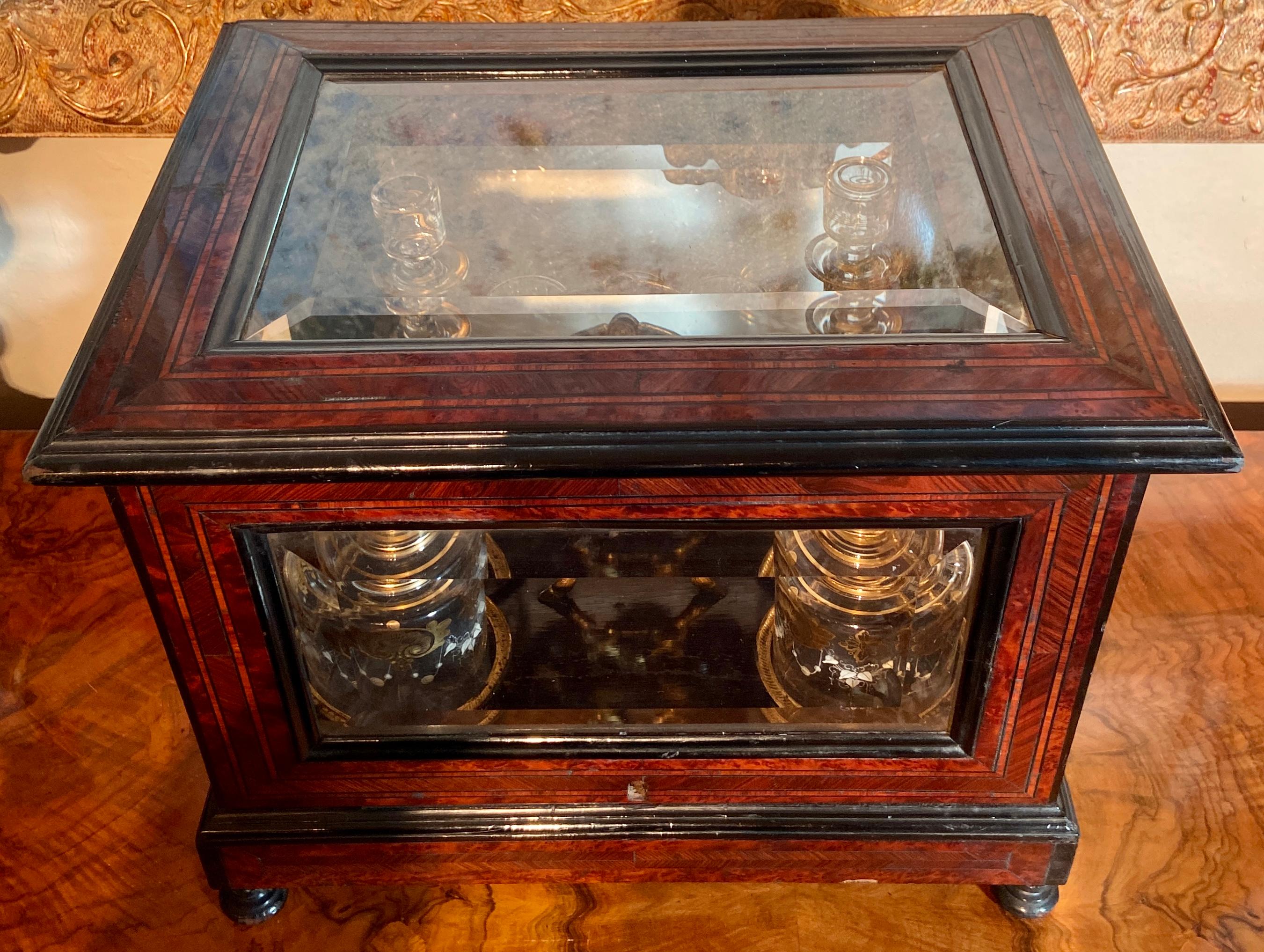 Antique French Briarwood & Cut Crystal Fitted Interior Cave À Liqueur circa 1890 In Good Condition In New Orleans, LA